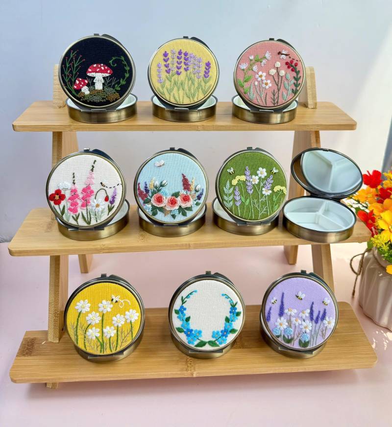 Floral Hand Bestickt Schmuckschatulle, Schmuckschatulle Mit Spiegel, Brautjungfer Geschenk, Valentinstag Muttertagsgeschenk von Etsy - LanahomeCraft