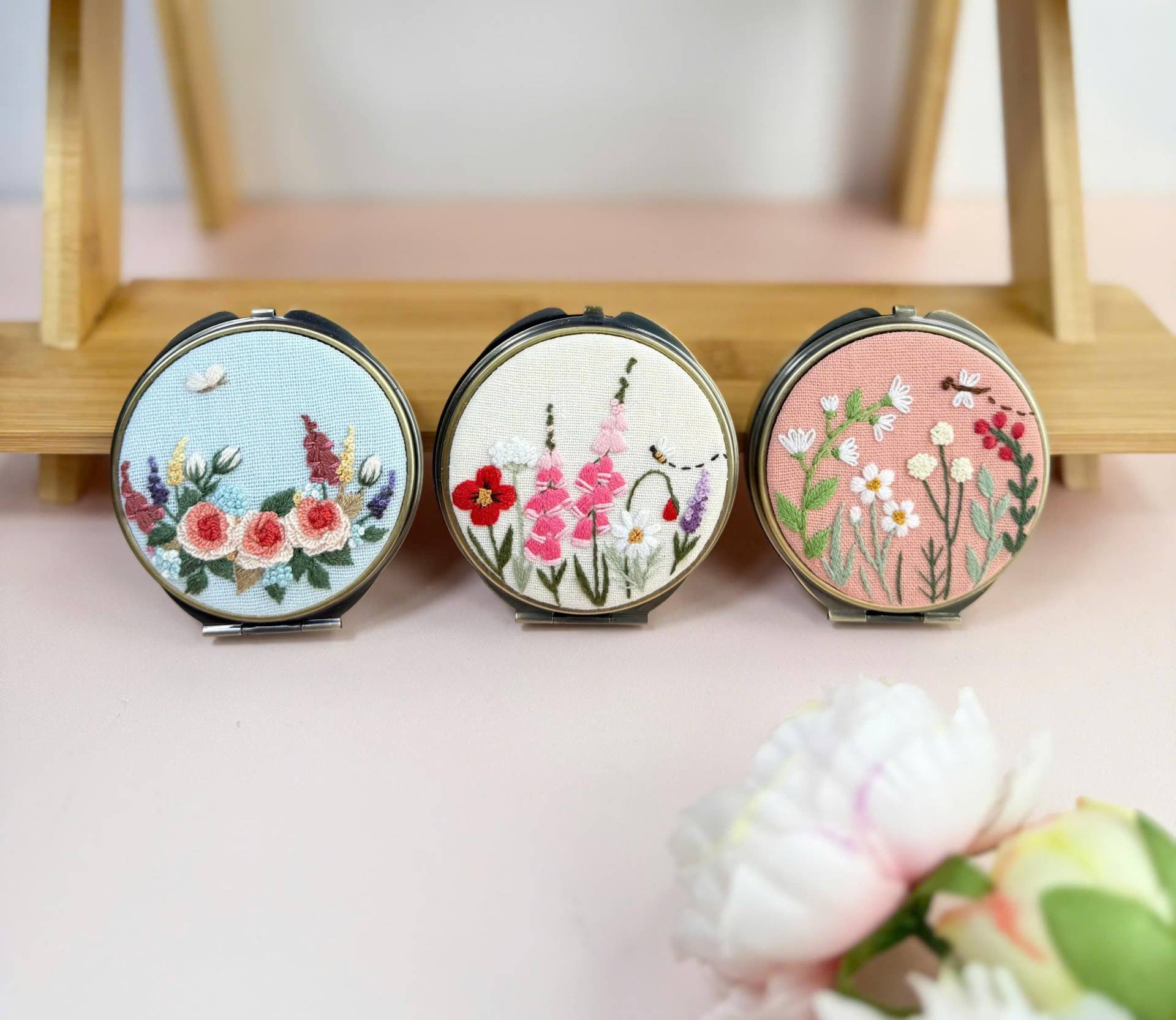 Floral Hand Bestickt Schmuckschatulle, Schmuckschatulle Mit Spiegel, Brautjungfer Geschenk, Valentinstag Muttertagsgeschenk von Etsy - LanahomeCraft