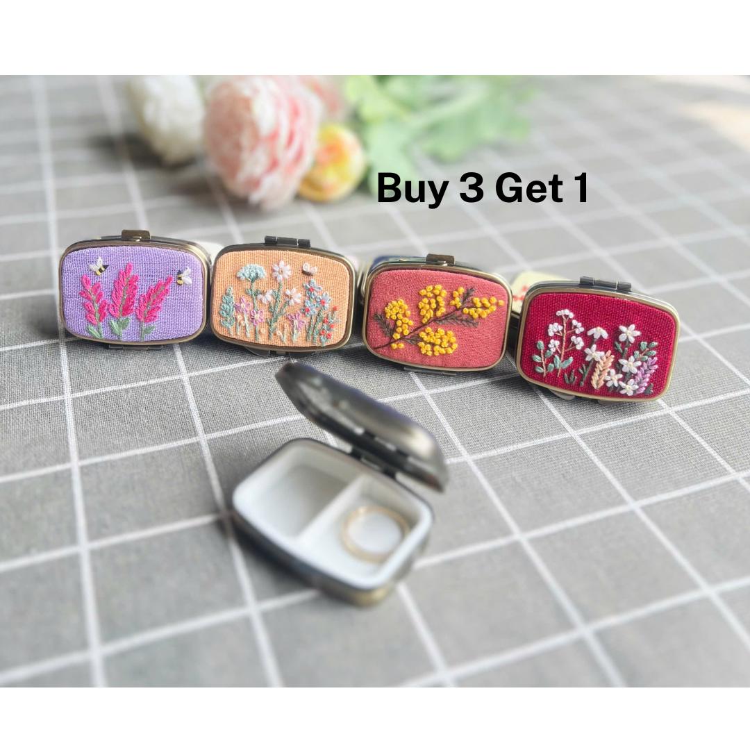 Floral Hand Bestickt Schmuckschatulle Kommt Mit Kordelzug, Spiegel, Brautjungfer Geschenk, Valentinstag Muttertagsgeschenk von Etsy - LanahomeCraft