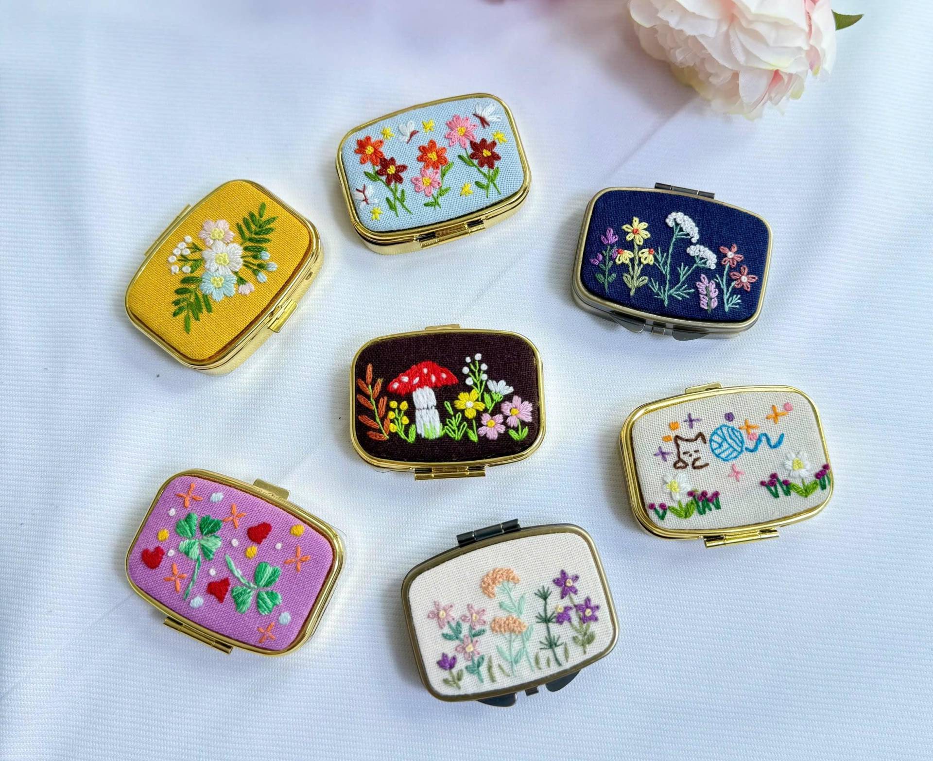 Floral Hand Bestickt Schmuckschatulle Kommt Mit Kordelzug, Spiegel, Brautjungfer Geschenk, Valentinstag Muttertagsgeschenk von Etsy - LanahomeCraft