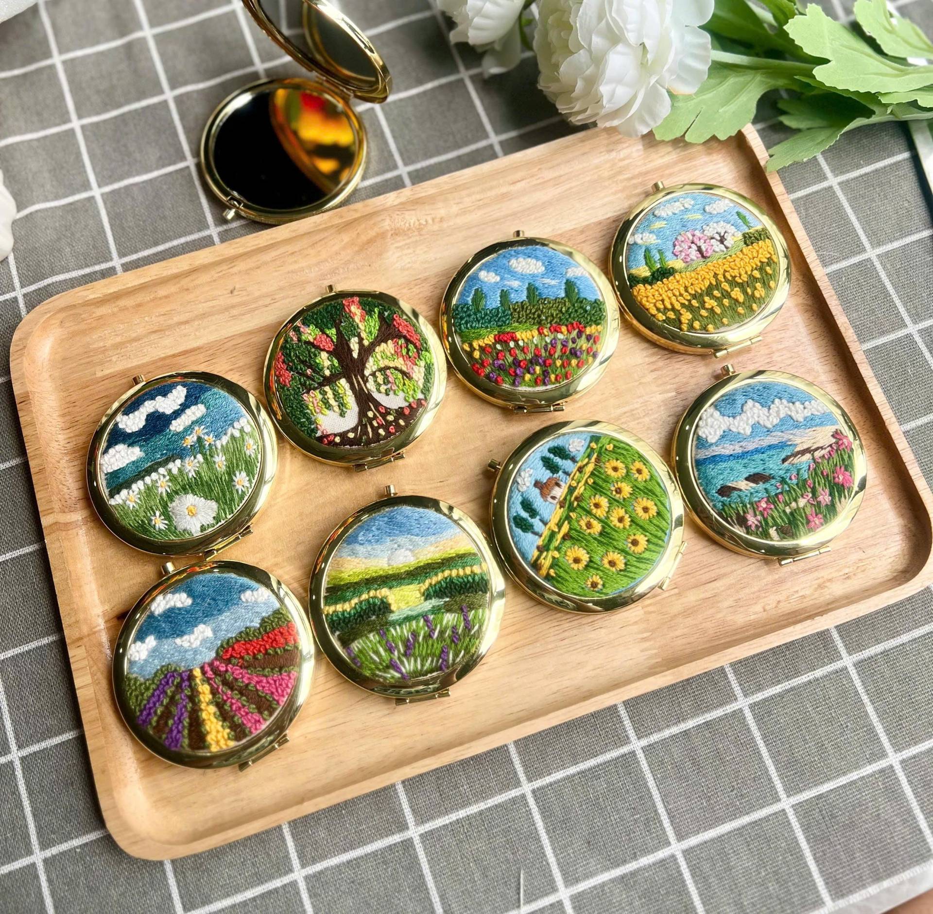 Handgestickter Landschaftsspiegel, Wildblume Gestickter Taschenspiegel Mit Geschenktasche, Taschenspiegel, Schminkspiegel, Brautjungfern-Spiegel von Etsy - LanahomeCraft
