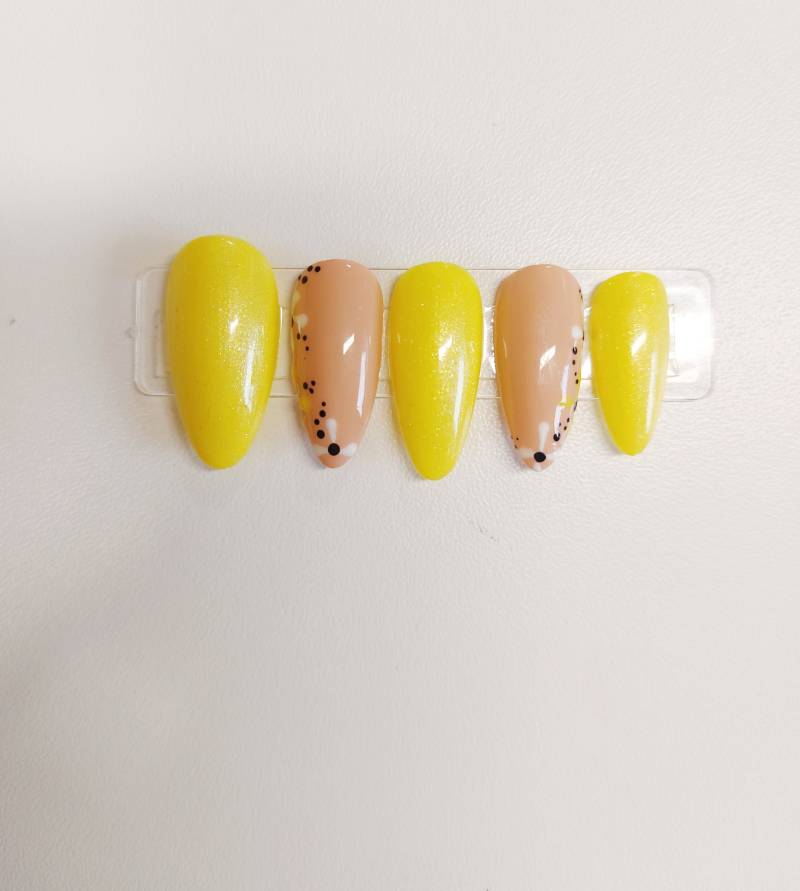 Wiederverwendbare Individuelle Kunstnägel | Zum Aufdrücken Der Nägel, 10Er-Set, Frühjahrskollektion 2022 von Etsy - LauraFeeDesOngles