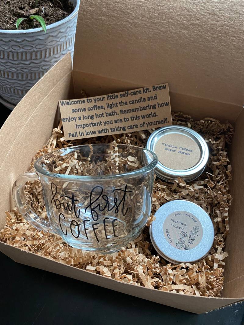 Kaffeeliebhaber-Geschenkbox Tasse, Kerze & Zuckerpeeling Kaffeeliebhaber-Geschenkbox Tasse, Kerze & Zuckerpeeling von Etsy - LaurelsCountryShop