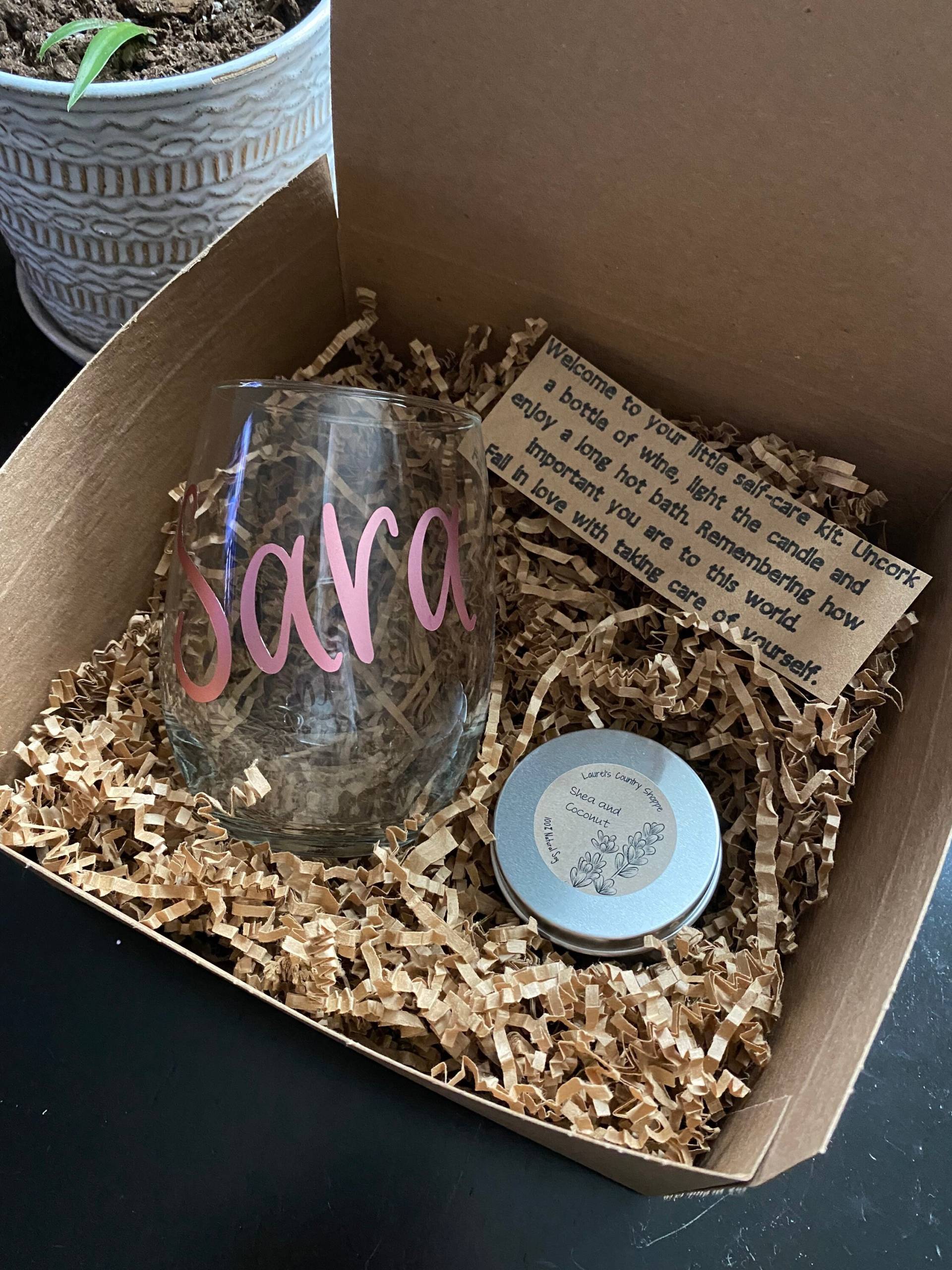 Personalisierte Geschenkbox Für Selbstpflege, Zur Entspannung, Self Care Kit Freundinnen, Wein von Etsy - LaurelsCountryShop