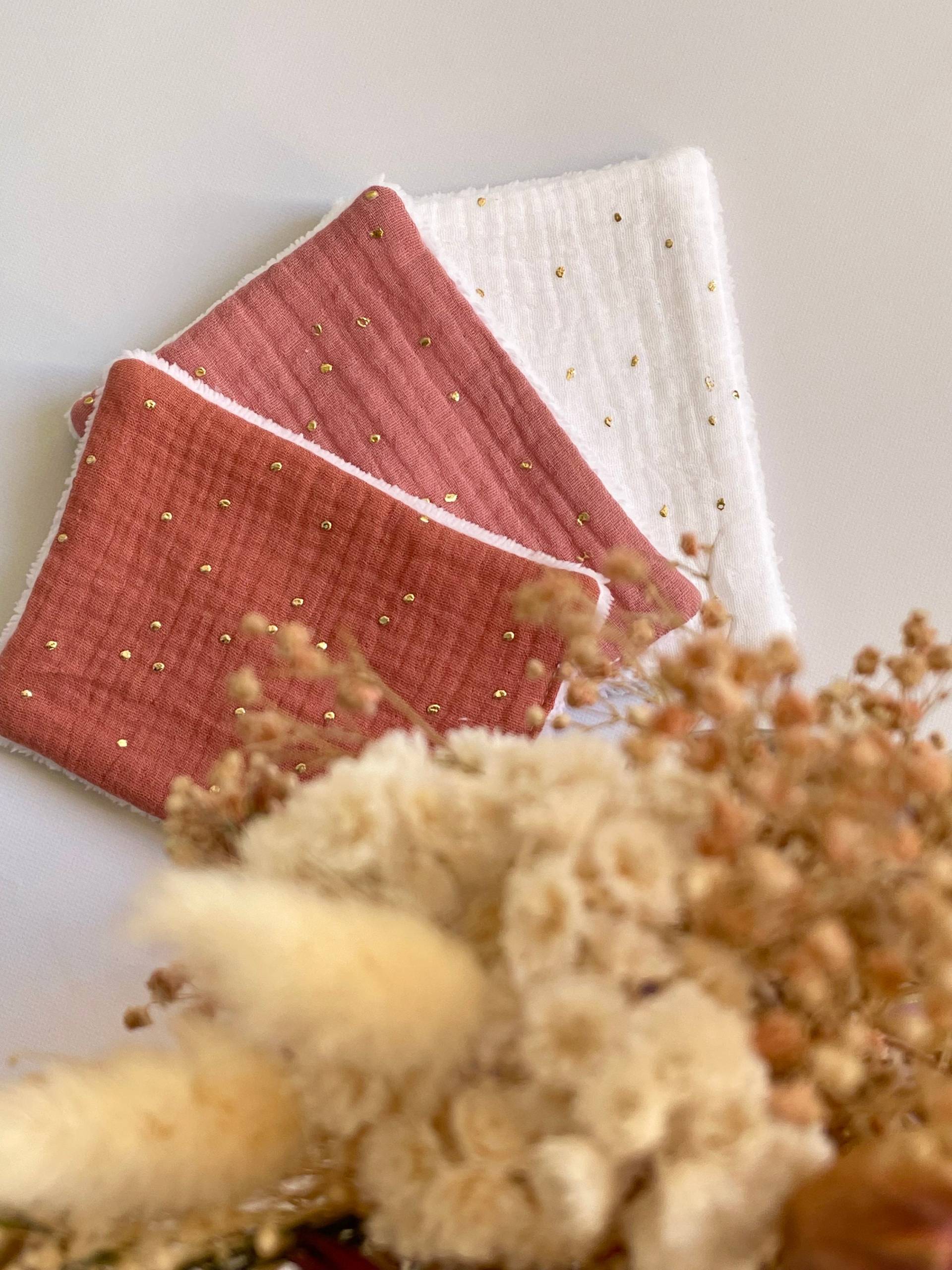 Teerosa Oder Weißes Baumwoll-Bandana-Lätzchen Teerosa Oder Weißes Baumwoll-Bandana-Lätzchen von Etsy - LeGrenierDHuPa