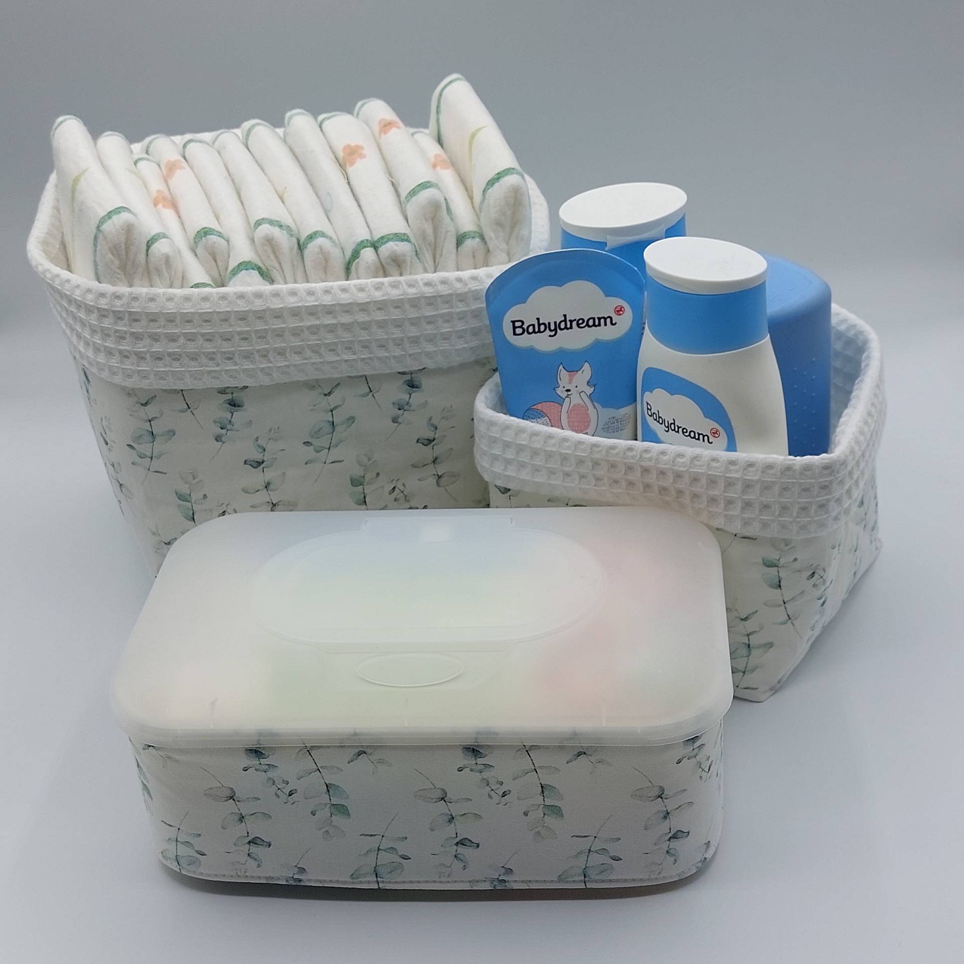 Wickeltischset ~ Eukalyptus Weiß/Weiß Wahlweise Mit Oder Ohne Bezug Feuchttücherbox Baumwolle/Waffelpique Wickeltischset ~ Eukalyptus Weiß/Weiß Wahlweise Mit Oder Ohne Bezug Feuchttücherbox Baumwolle/Waffelpique von Etsy - LeNiCreativ