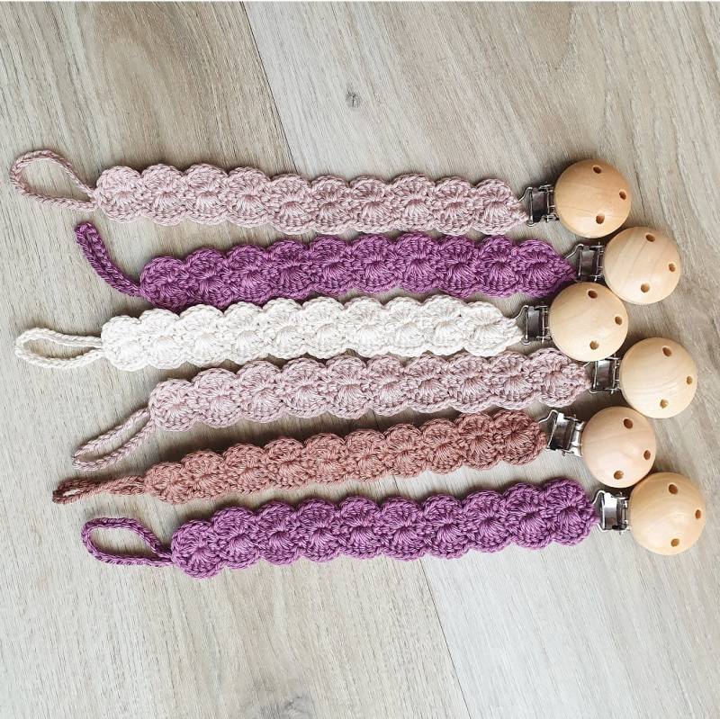 Gehäkelte Schnullerkette von Etsy - LeafsMirna