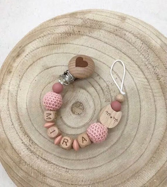 Schnullerkette Mit Namen Herz | Personalisierte Babygeschenke Holz & Silikon Geschenk Zur Geburt Oder Taufe Handgemacht von Etsy - LemonandCocoa