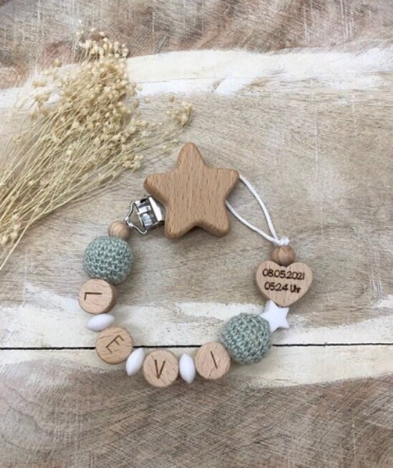 Schnullerkette Personalisiert Graviert Geschenk Taufe/Geburt Verschiedene Schriftarten Clips Schnullerkette Personalisiert Graviert Geschenk Taufe/Geburt Verschiedene Schriftarten Clips von Etsy - LemonandCocoa