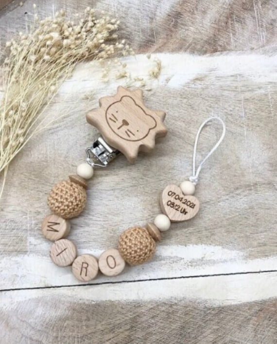 Schnullerkette Personalisiert Graviert Geschenk Taufe/Geburt Verschiedene Schriftarten Clips Schnullerkette Personalisiert Graviert Geschenk Taufe/Geburt Verschiedene Schriftarten Clips von Etsy - LemonandCocoa