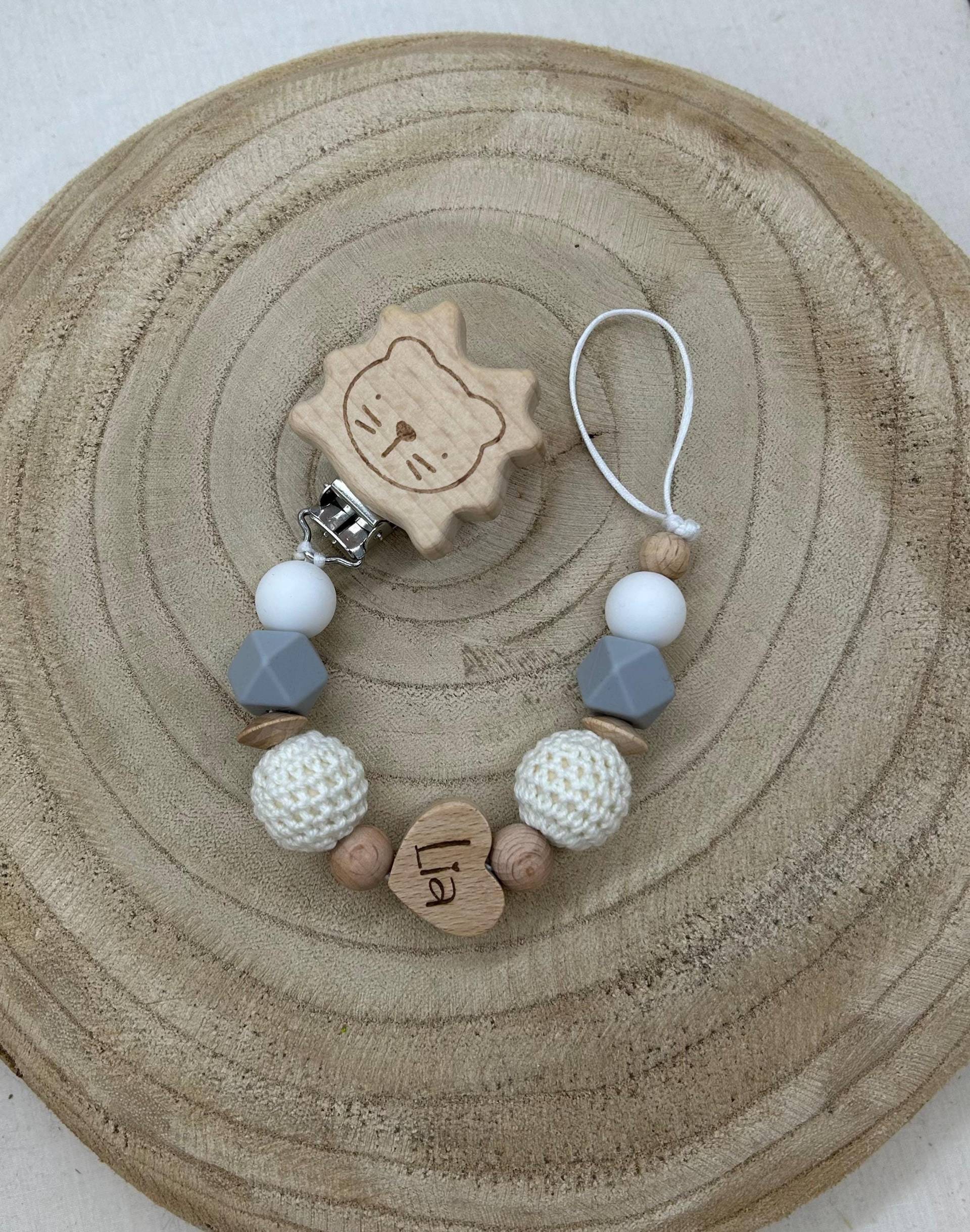 Schnullerkette Personalisiert Graviert Geschenk Taufe/Geburt Verschiedene Schriftarten Clips Schnullerkette Personalisiert Graviert Geschenk Taufe/Geburt Verschiedene Schriftarten Clips von Etsy - LemonandCocoa