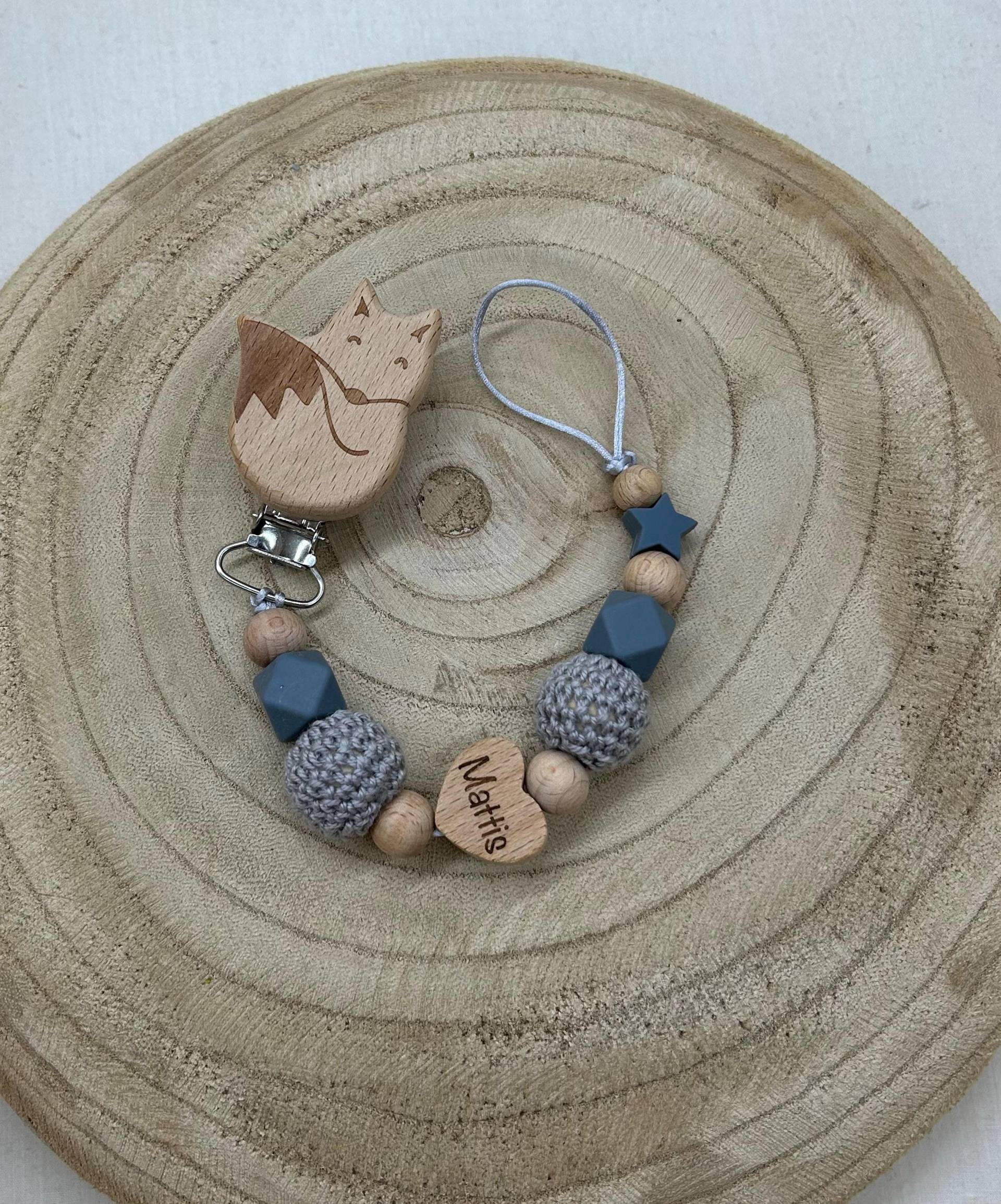 Schnullerkette Personalisiert Graviert Geschenk Taufe/Geburt Verschiedene Schriftarten Clips Schnullerkette Personalisiert Graviert Geschenk Taufe/Geburt Verschiedene Schriftarten Clips von Etsy - LemonandCocoa