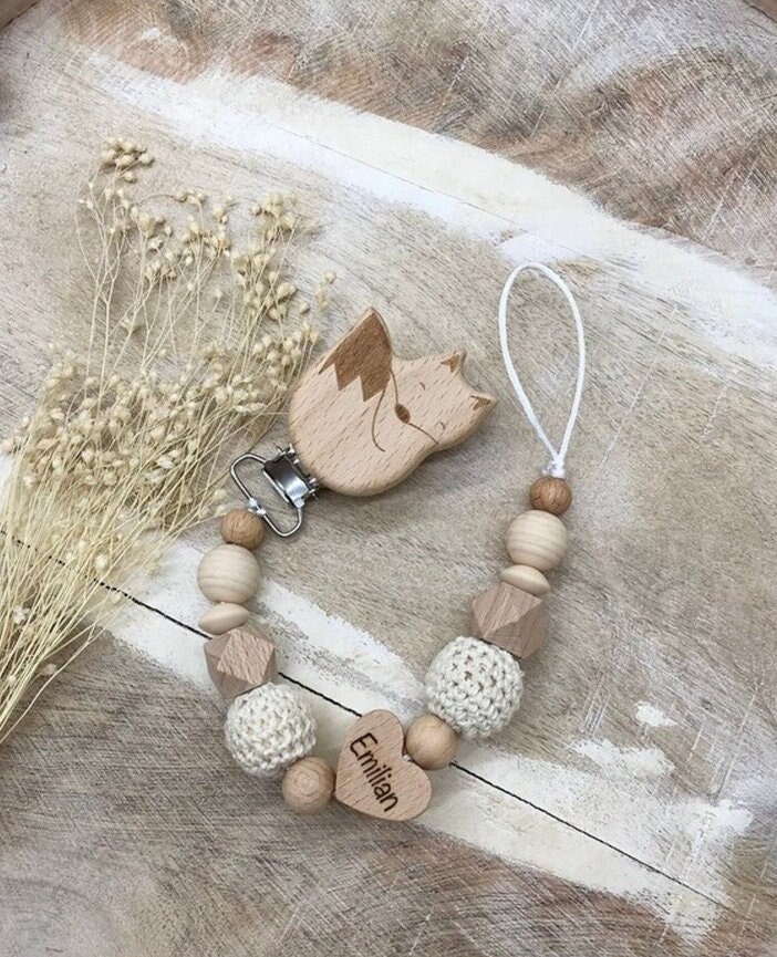 Schnullerkette Personalisiert Graviert Geschenk Taufe/Geburt Verschiedene Schriftarten Clips Schnullerkette Personalisiert Graviert Geschenk Taufe/Geburt Verschiedene Schriftarten Clips von Etsy - LemonandCocoa