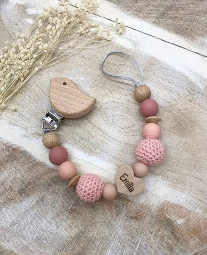 Schnullerkette Personalisiert Graviert Geschenk Taufe/Geburt Verschiedene Schriftarten Clips Schnullerkette Personalisiert Graviert Geschenk Taufe/Geburt Verschiedene Schriftarten Clips von Etsy - LemonandCocoa