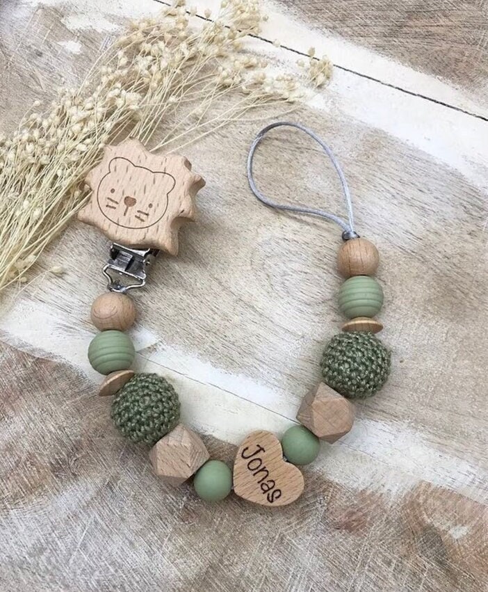 Schnullerkette Personalisiert Graviert Geschenk Taufe/Geburt Verschiedene Schriftarten Clips Schnullerkette Personalisiert Graviert Geschenk Taufe/Geburt Verschiedene Schriftarten Clips von Etsy - LemonandCocoa