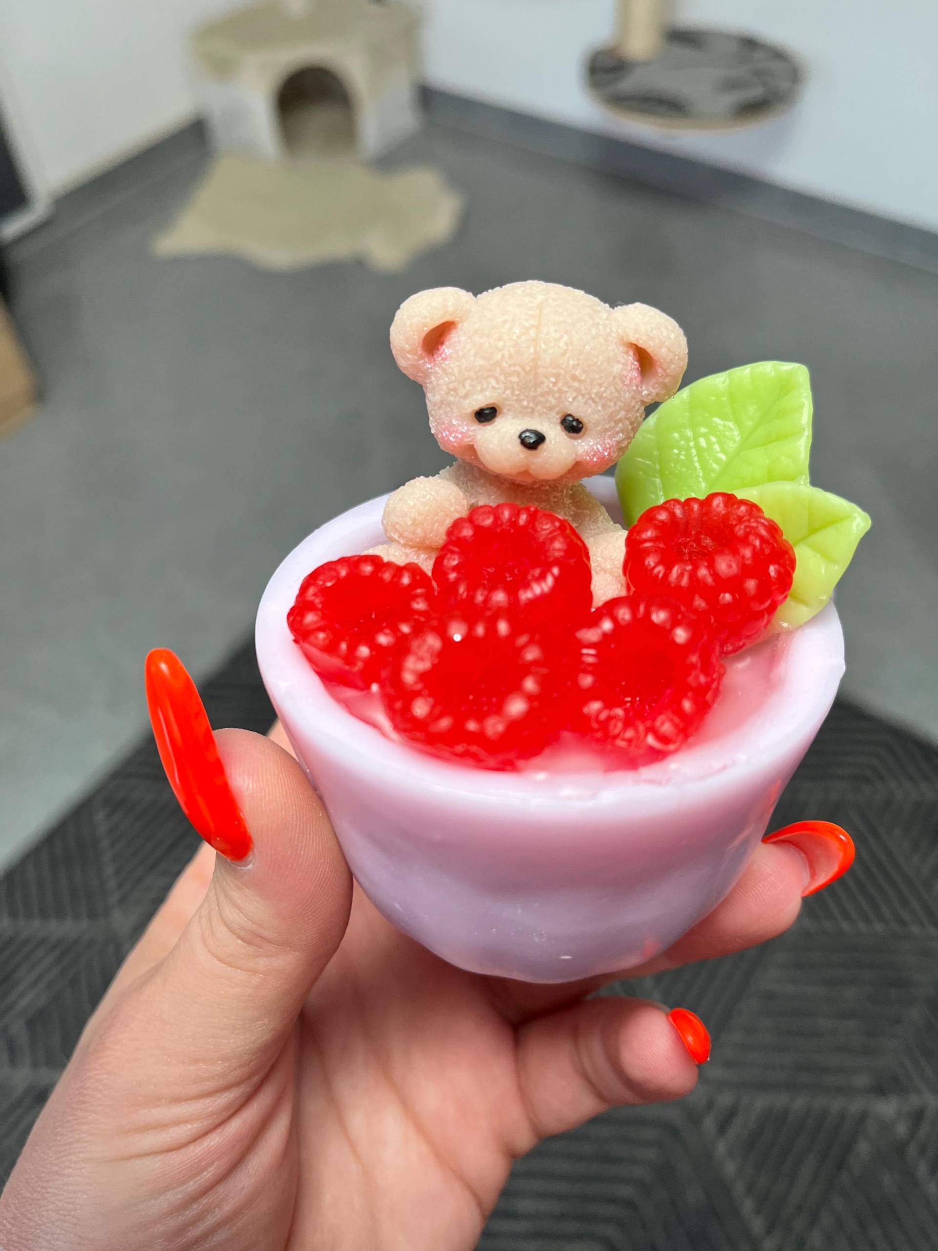 Bär Mit Himmbere Aus Seife von Etsy - LenaSoapDE