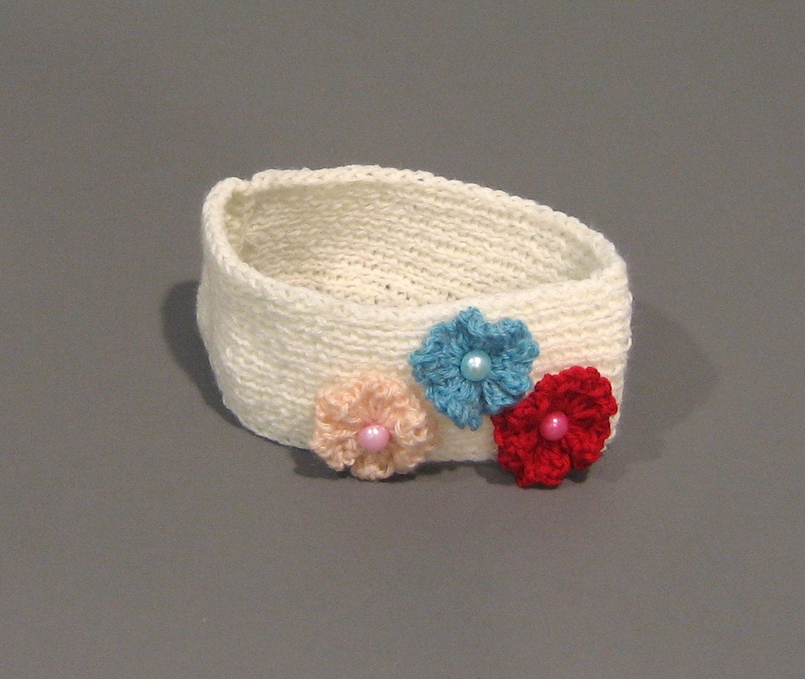 Baby Mädchen Stirnband, Weißes Handgemachtes Stirnband Mit Blume, Rot, Blau Und Rosa Blumen - Lk109 Baby Mädchen Stirnband, Weißes Handgemachtes Stirnband Mit Blume, Rot, Blau Und Rosa Blumen - Lk109 von Etsy - LenasKnitting