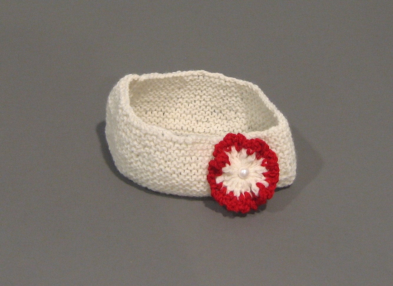 Baby Mädchen Stirnband, Weißes Handgemachtes Stirnband Mit Blume, Rote Und Weiße Blume - Lk103 von Etsy - LenasKnitting