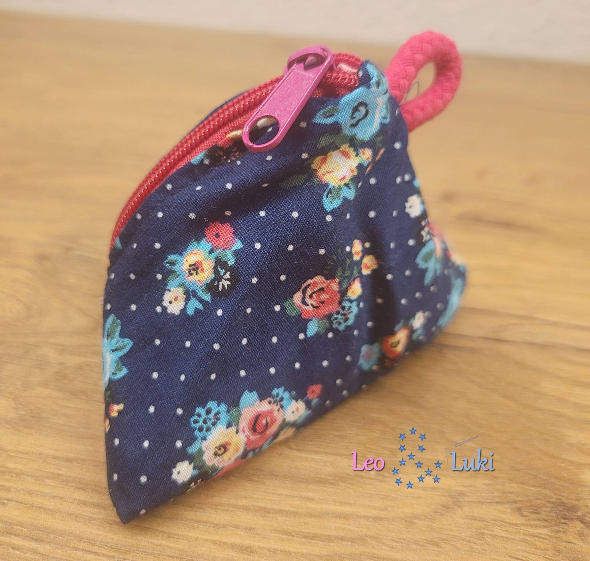 Schnullertasche - Pyramidentasche Blumen Schnullertasche - Pyramidentasche Blumen von Etsy - LeoUndLuki