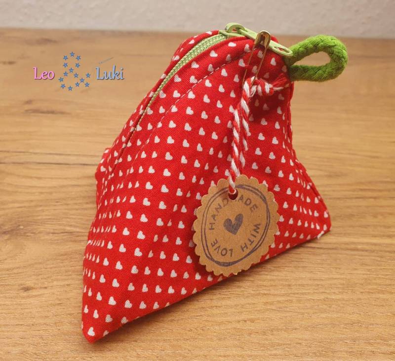 Schnullertasche - Pyramidentasche Herzen Schnullertasche - Pyramidentasche Herzen von Etsy - LeoUndLuki