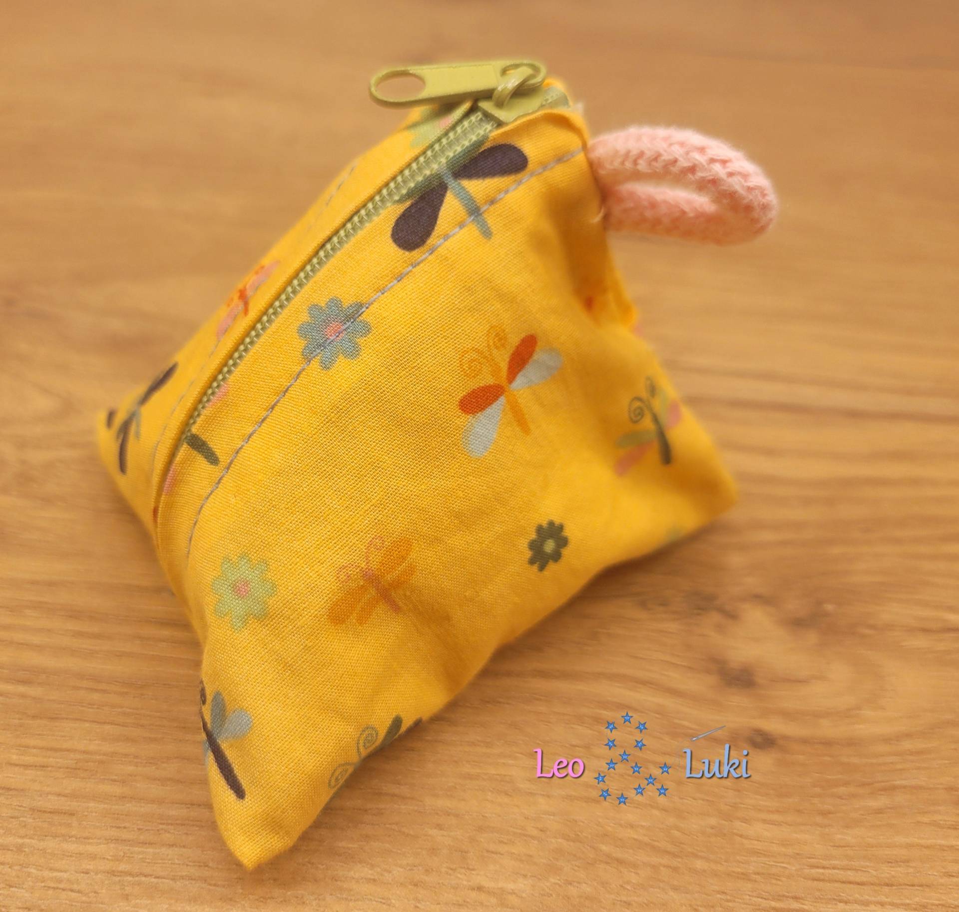 Schnullertasche - Pyramidentasche Schmetterlinge Schnullertasche - Pyramidentasche Schmetterlinge von Etsy - LeoUndLuki