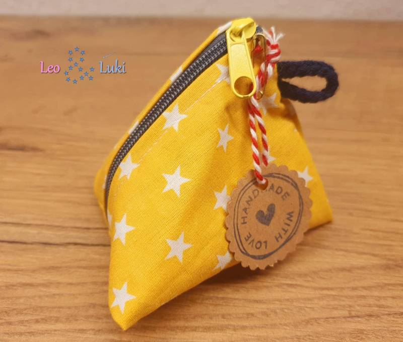 Schnullertasche - Pyramidentasche Sterne Schnullertasche - Pyramidentasche Sterne von Etsy - LeoUndLuki