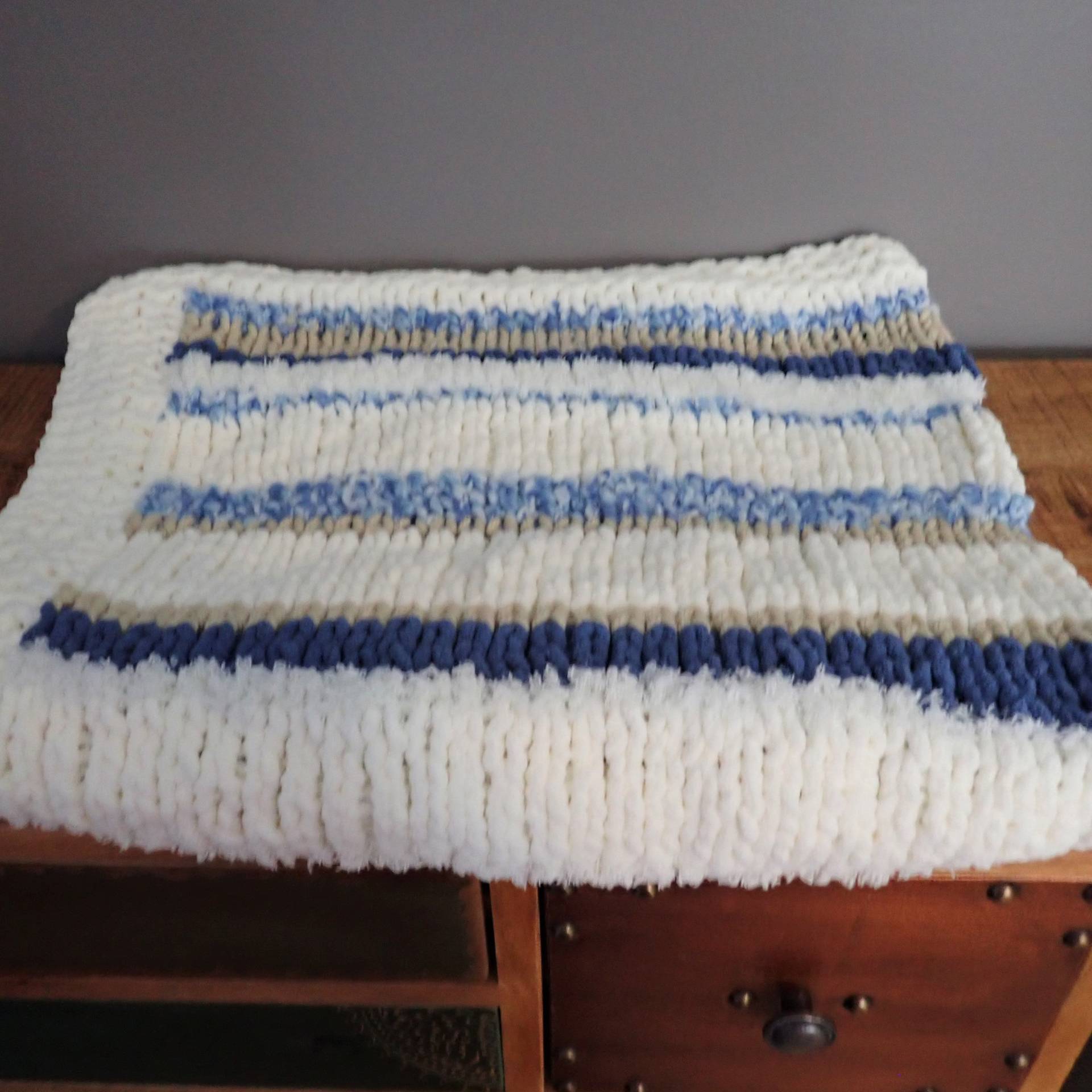 Handgefertigte Babydecke, Babygeschenk, Duschgeschenk, Decke 19055, Versandfertig von Etsy - LesCreationsManon