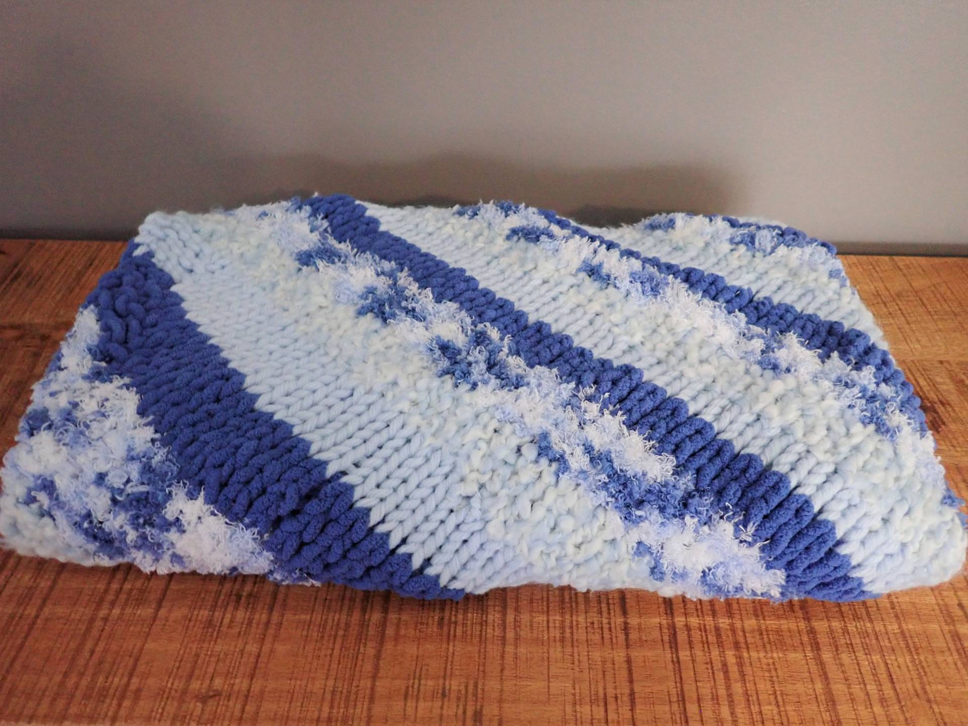 Handgefertigte Babydecke, Babygeschenk, Duschgeschenk, Decke 19059, Versandfertig von Etsy - LesCreationsManon