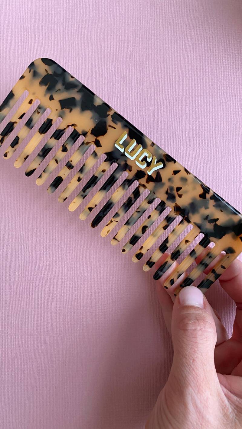 Personalisierte Schildpatt Acryl Breit Zahnkamm | Benutzerdefinierte Monogramm Kamm von Etsy - LetterParty