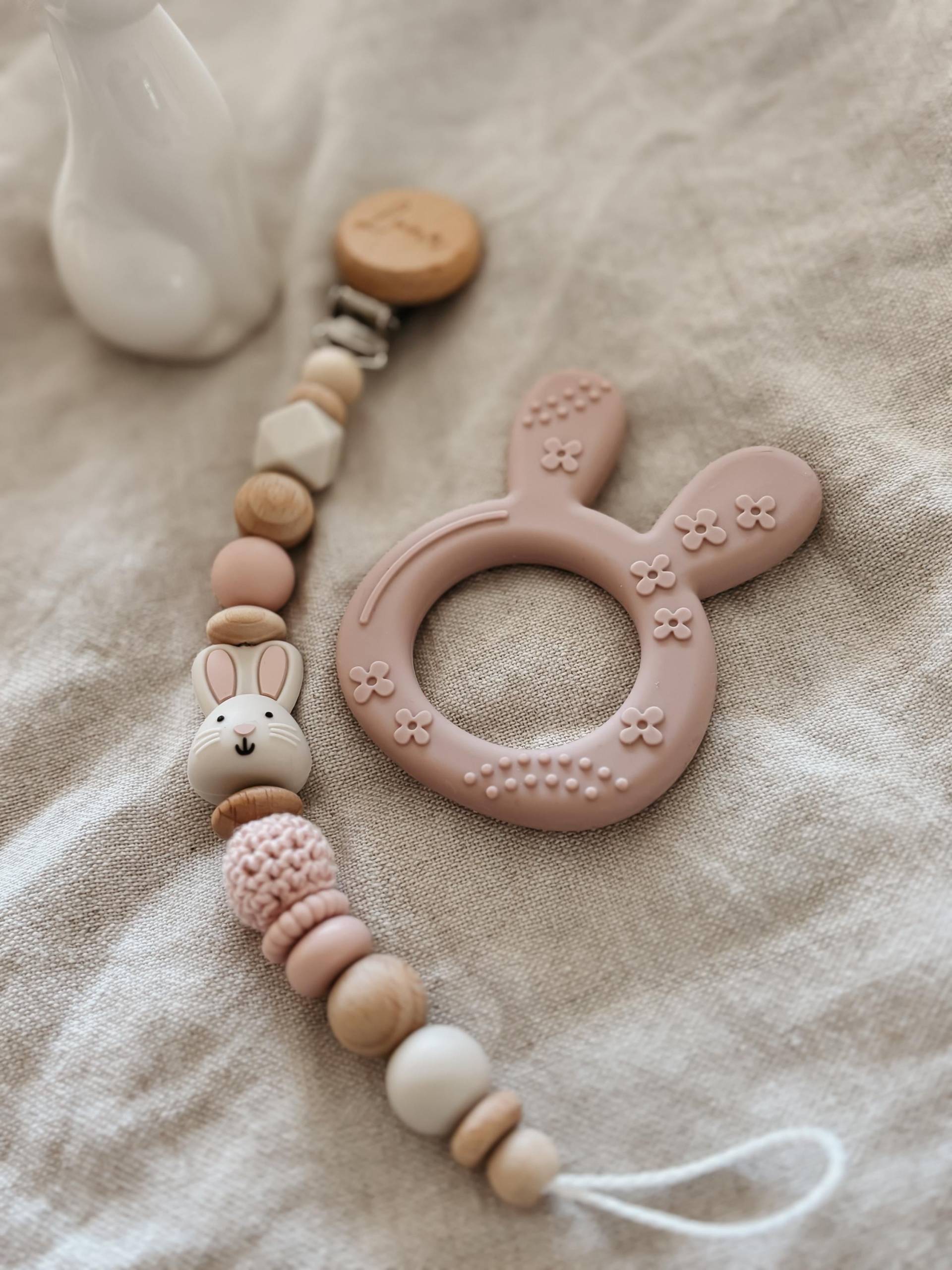 Baby Oster Geschenkset - Schnullerkette Und Beißring Hase Rosa von Etsy - LeukkStudio