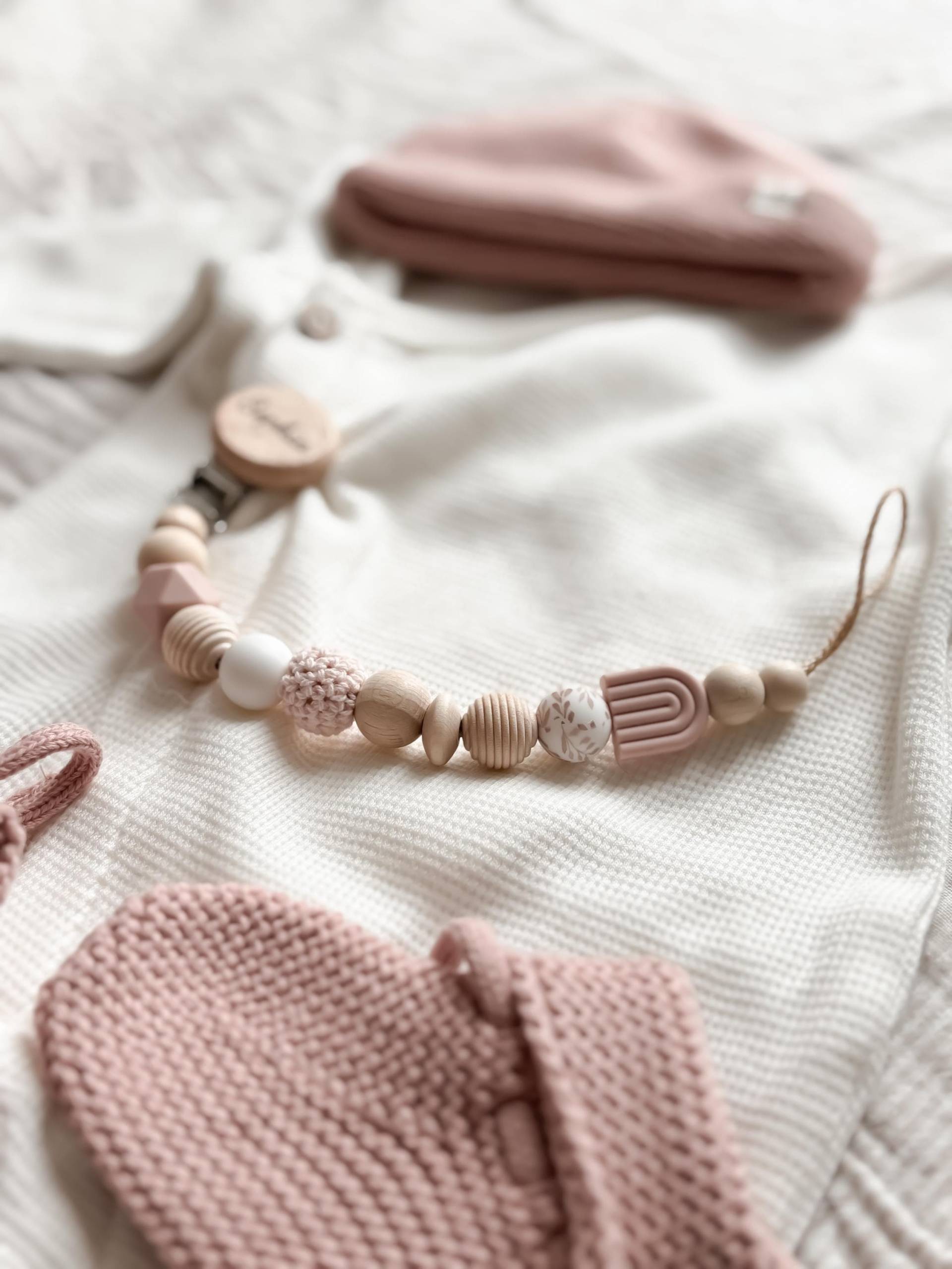 Geschenke Zur Geburt Und Taufe - Schnullerkette Mit Namen Personalisiert Mädchen Hell Rosa Regenbogen Geschenke Zur Geburt Und Taufe - Schnullerkette Mit Namen Personalisiert Mädchen Hell Rosa Regenbogen von Etsy - LeukkStudio