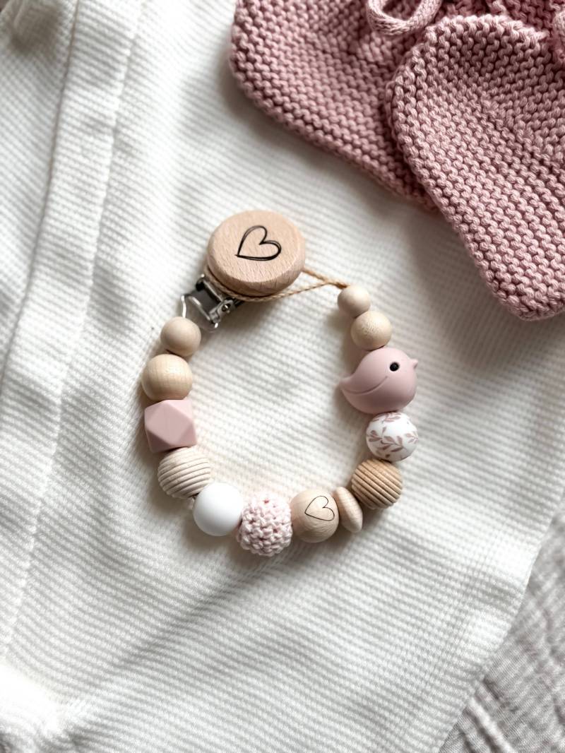 Geschenke Zur Geburt Und Taufe - Schnullerkette Mit Namen Personalisiert Mädchen Hell Rosa Vogel Geschenke Zur Geburt Und Taufe - Schnullerkette Mit Namen Personalisiert Mädchen Hell Rosa Vogel von Etsy - LeukkStudio