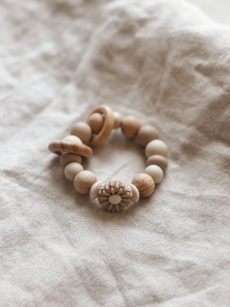 Greifling - Beige Blume Mädchen Geschenk von Etsy - LeukkStudio