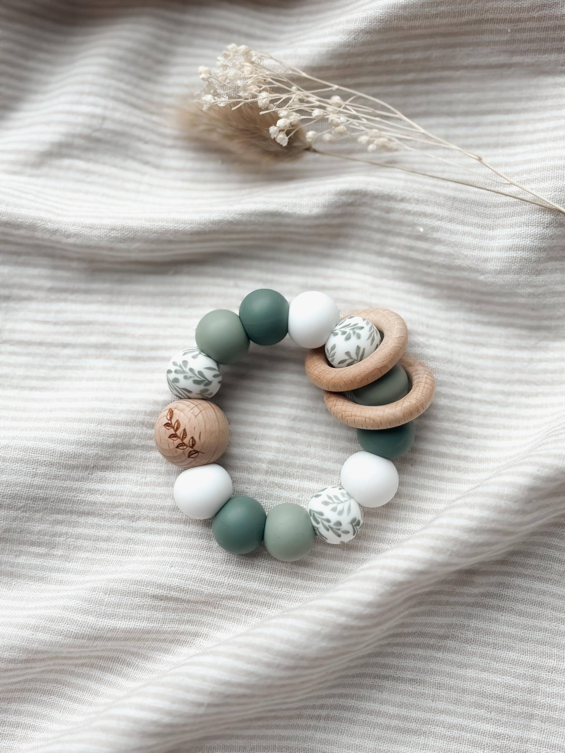 Greifling - Geschenke Zur Geburt Und Taufe Grün Blätter Weihnachten Greifling - Geschenke Zur Geburt Und Taufe Grün Blätter Weihnachten von Etsy - LeukkStudio