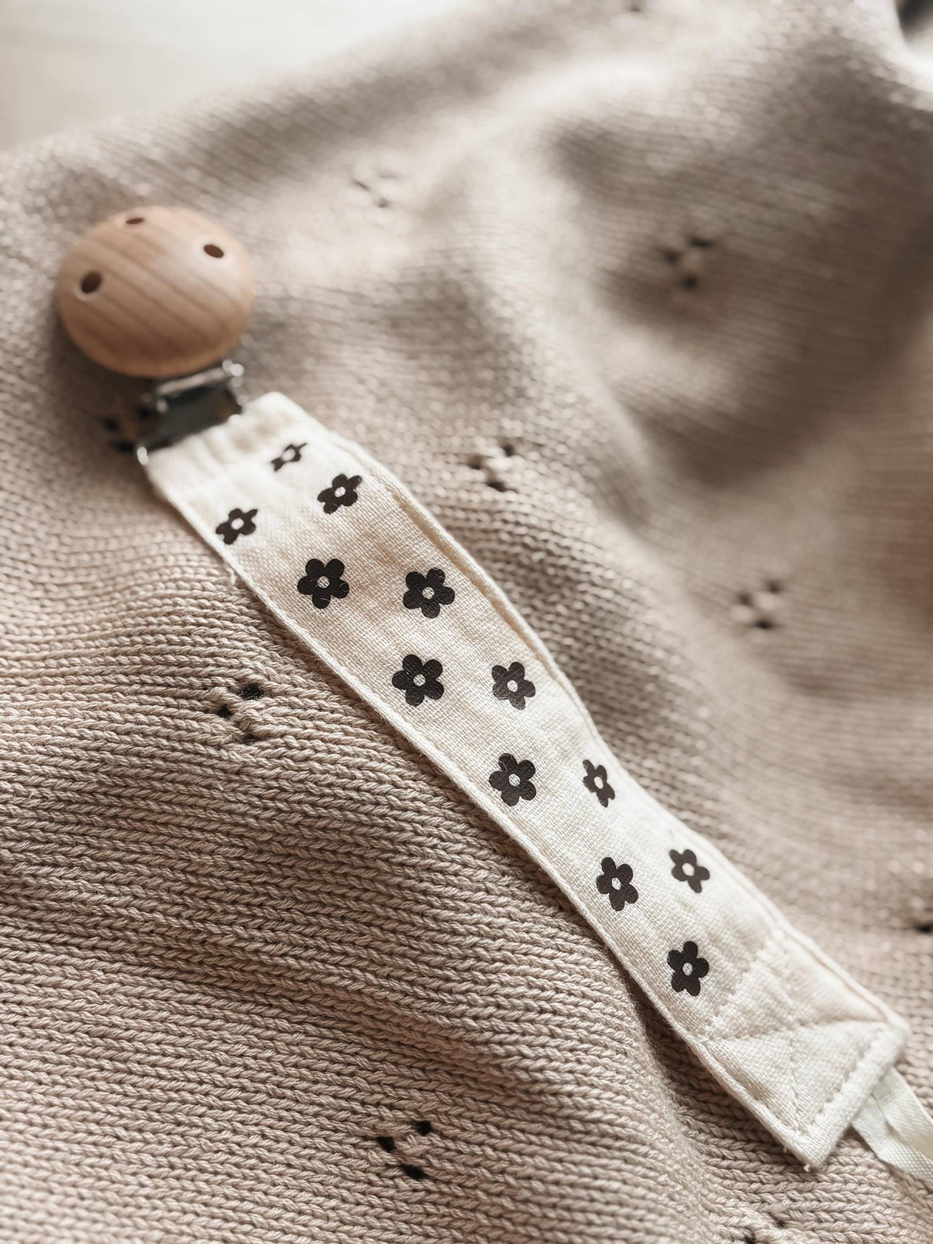 Schnullerkette Aus Musselin Stoff - Mit Blumen Motiv Geschenk Zur Geburt Creme/Braun von Etsy - LeukkStudio