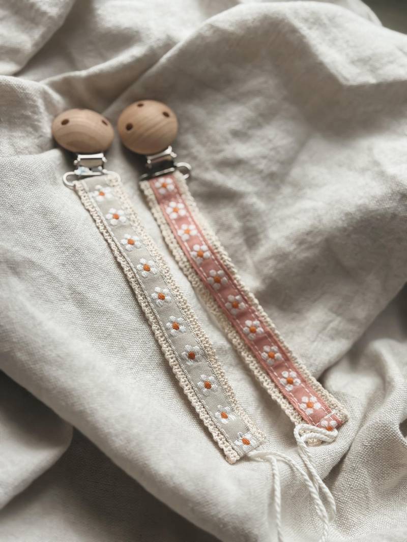 Schnullerkette Aus Stoff Mit Blumen - Geschenk Geschenke Zur Geburt Oder Taufe von Etsy - LeukkStudio