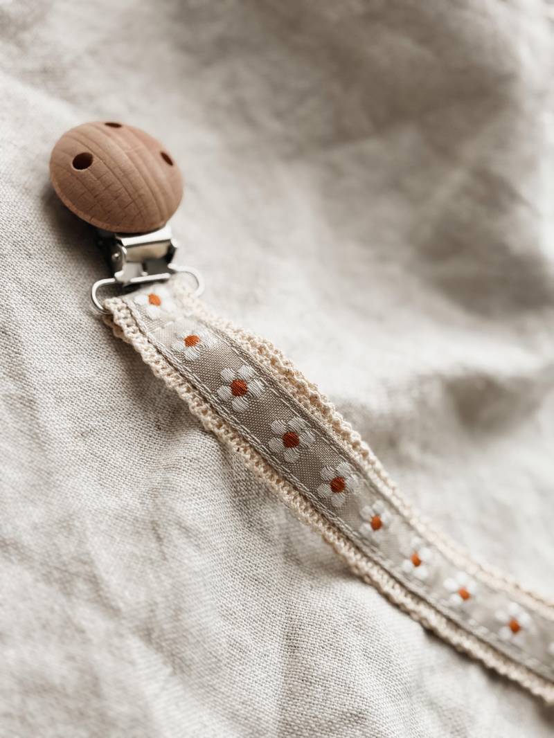 Schnullerkette Aus Stoff Mit Blumen - Geschenk Zur Geburt von Etsy - LeukkStudio