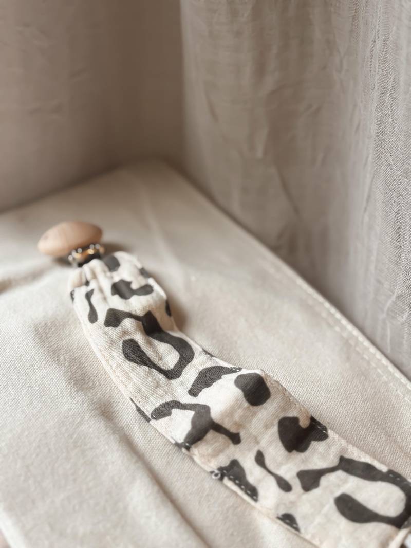 Schnullerkette Aus Stoff Mit Leopardenmuster - Geschenk Zur Geburt von Etsy - LeukkStudio