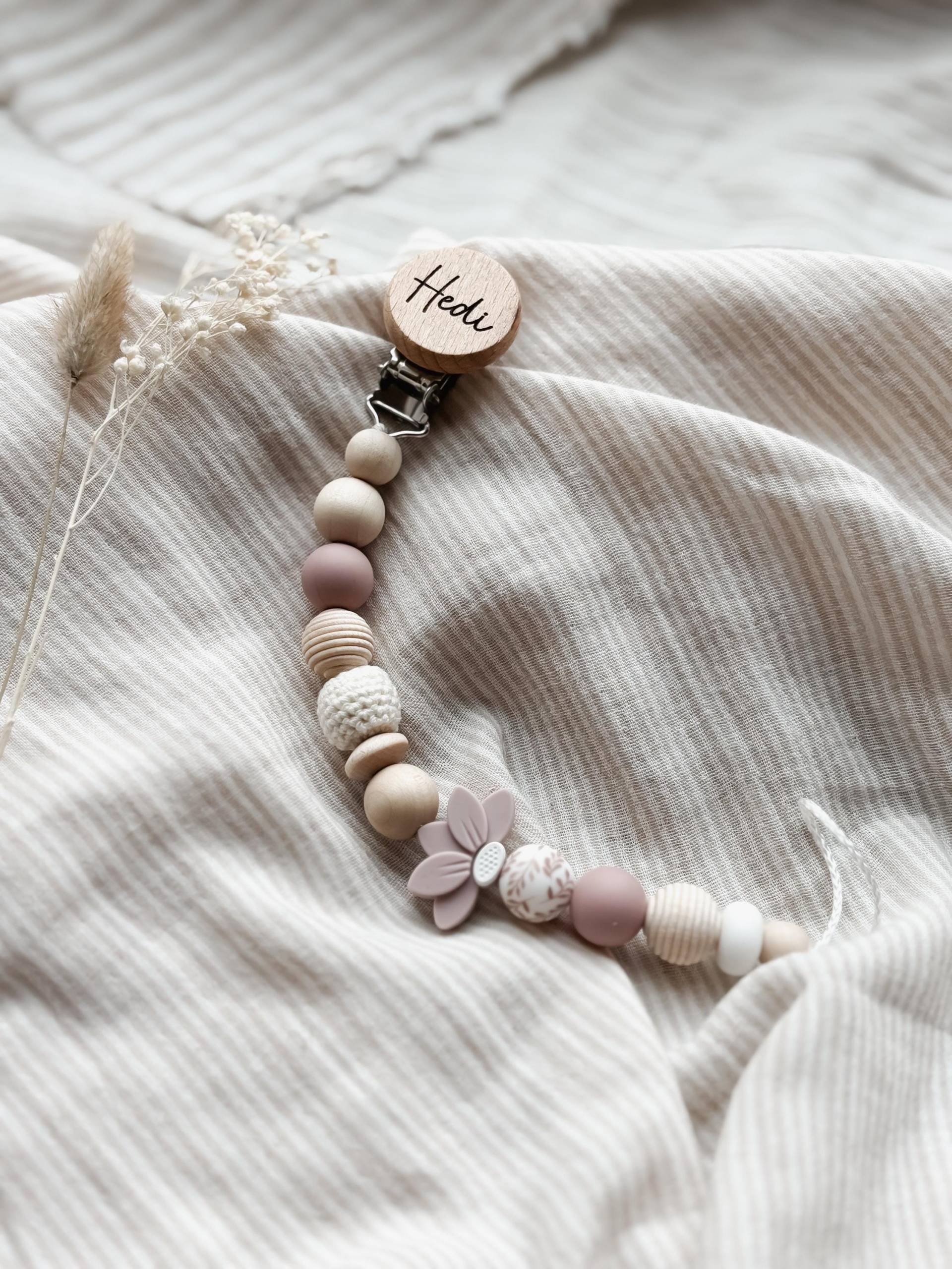 Schnullerkette Mit Namen - Personalisiert Alt Rosa Blume Mädchen -Geschenke Zur Geburt Und Taufe von Etsy - LeukkStudio