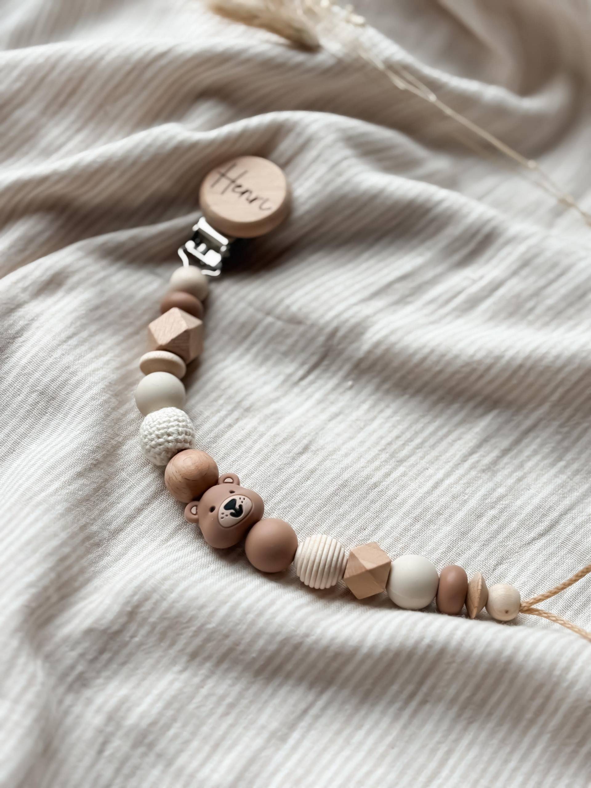 Schnullerkette Mit Namen - Personalisiert Bär Braun -Junge Geschenke Zur Geburt Und Taufe Schnullerkette Mit Namen - Personalisiert Bär Braun -Junge Geschenke Zur Geburt Und Taufe von Etsy - LeukkStudio