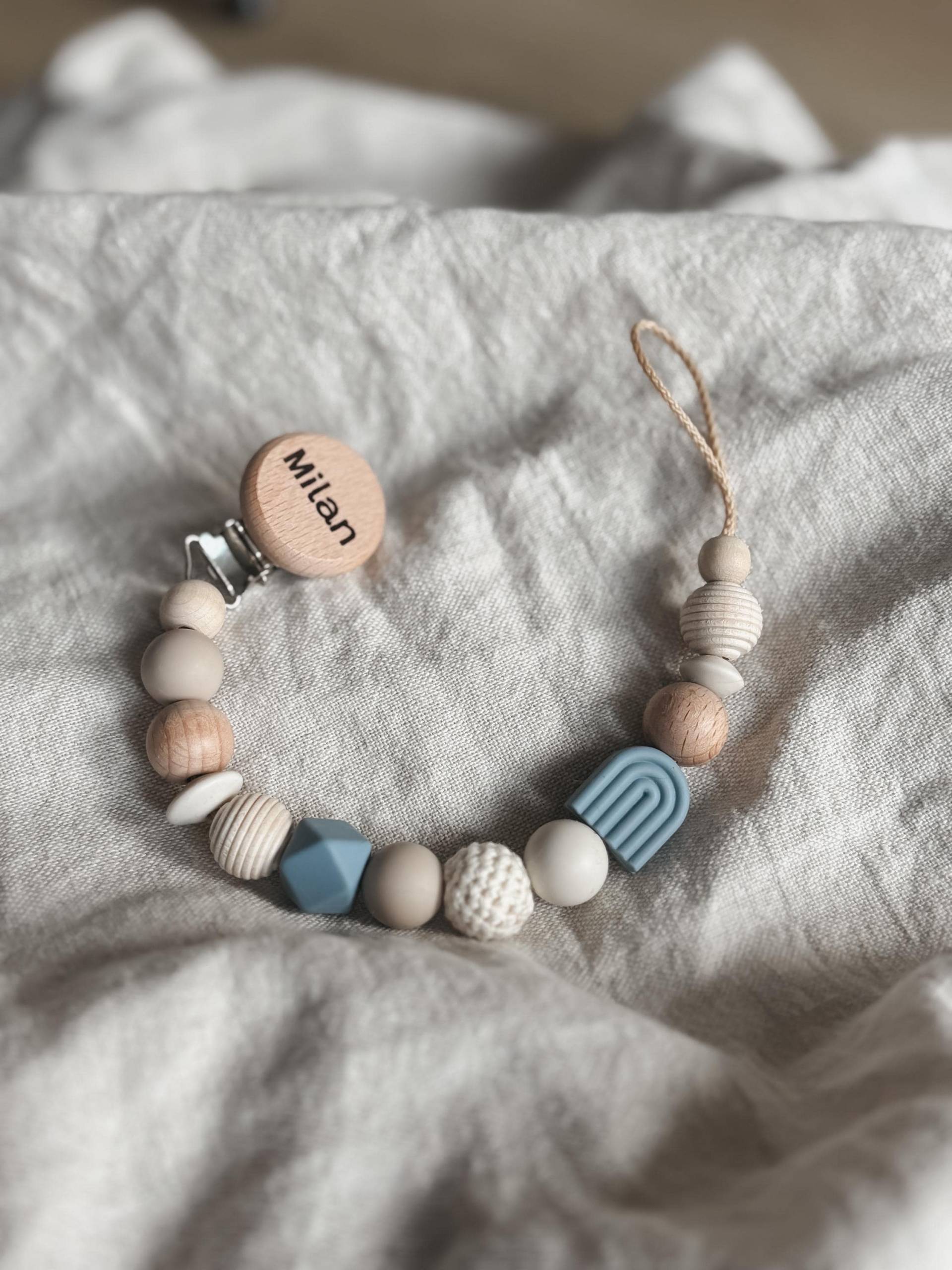 Schnullerkette Mit Namen - Personalisiert Blau-Creme Regenbogen Geschenke Zur Geburt Und Taufe Schnullerkette Mit Namen - Personalisiert Blau-Creme Regenbogen Geschenke Zur Geburt Und Taufe von Etsy - LeukkStudio