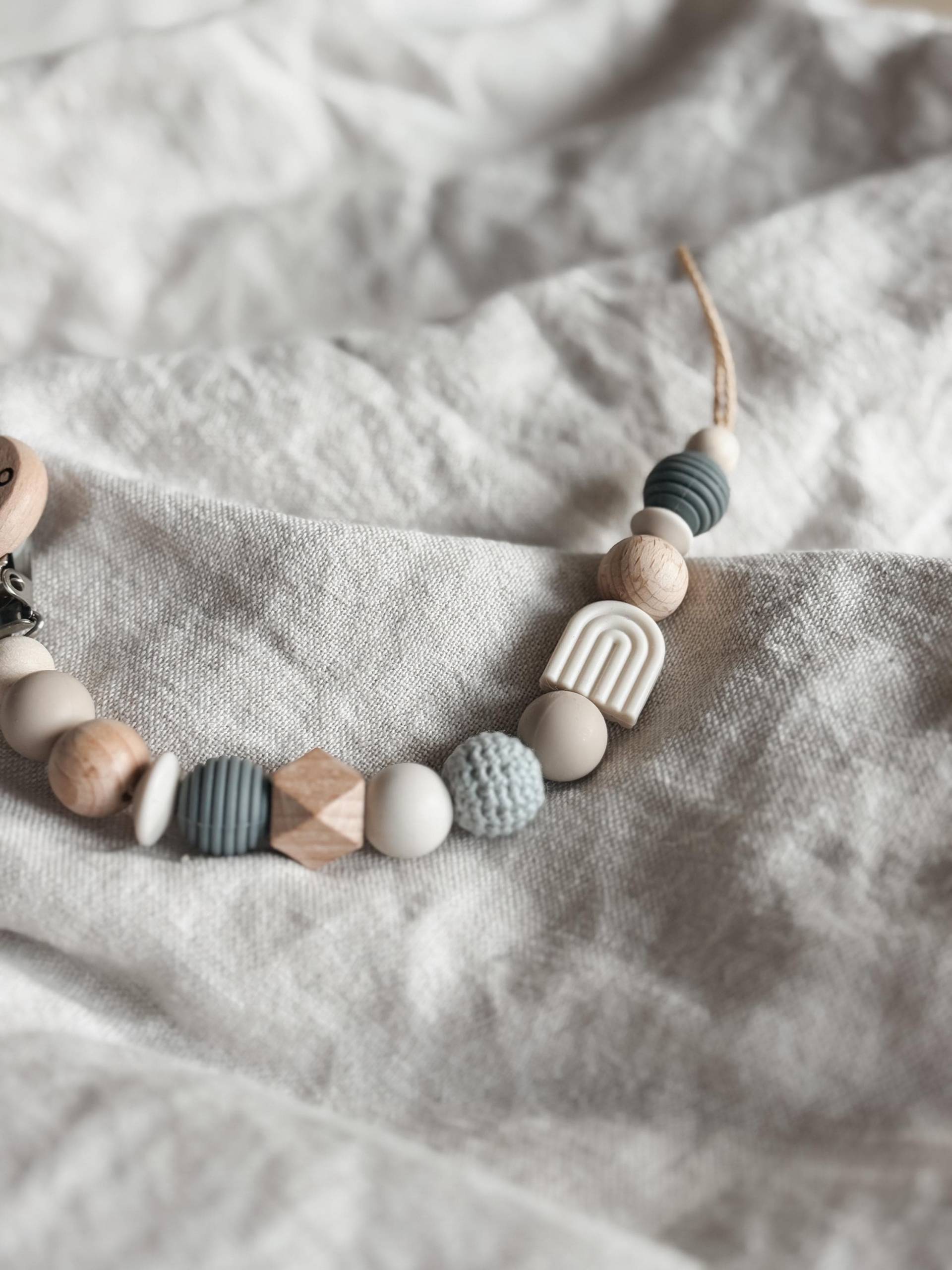 Schnullerkette Mit Namen Personalisiert - Blau-Grau Regenbogen Geschenke Für Jungs Zur Geburt, Taufe Oder Babyparty von Etsy - LeukkStudio