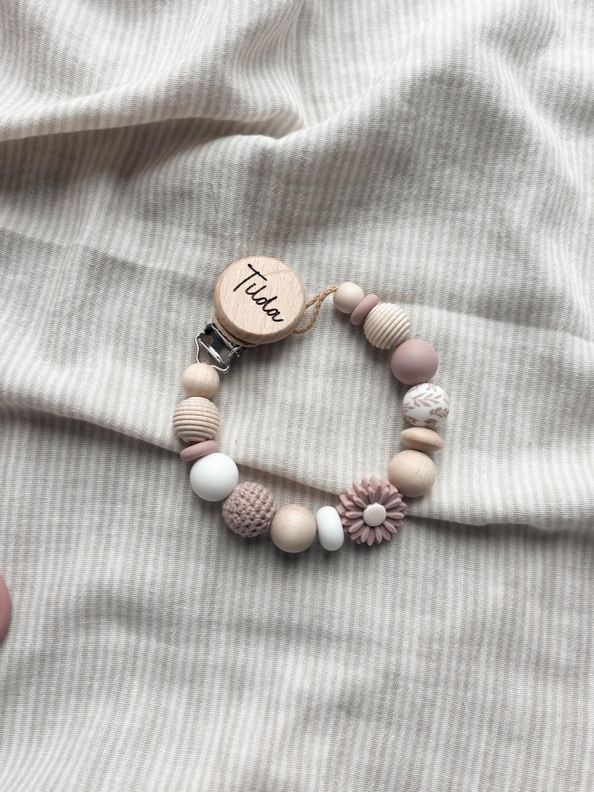 Schnullerkette Mit Namen Personalisiert - Blume Alt Rosa Geschenk Geburt Für Mädchen Schnullerkette Mit Namen Personalisiert - Blume Alt Rosa Geschenk Geburt Für Mädchen von Etsy - LeukkStudio
