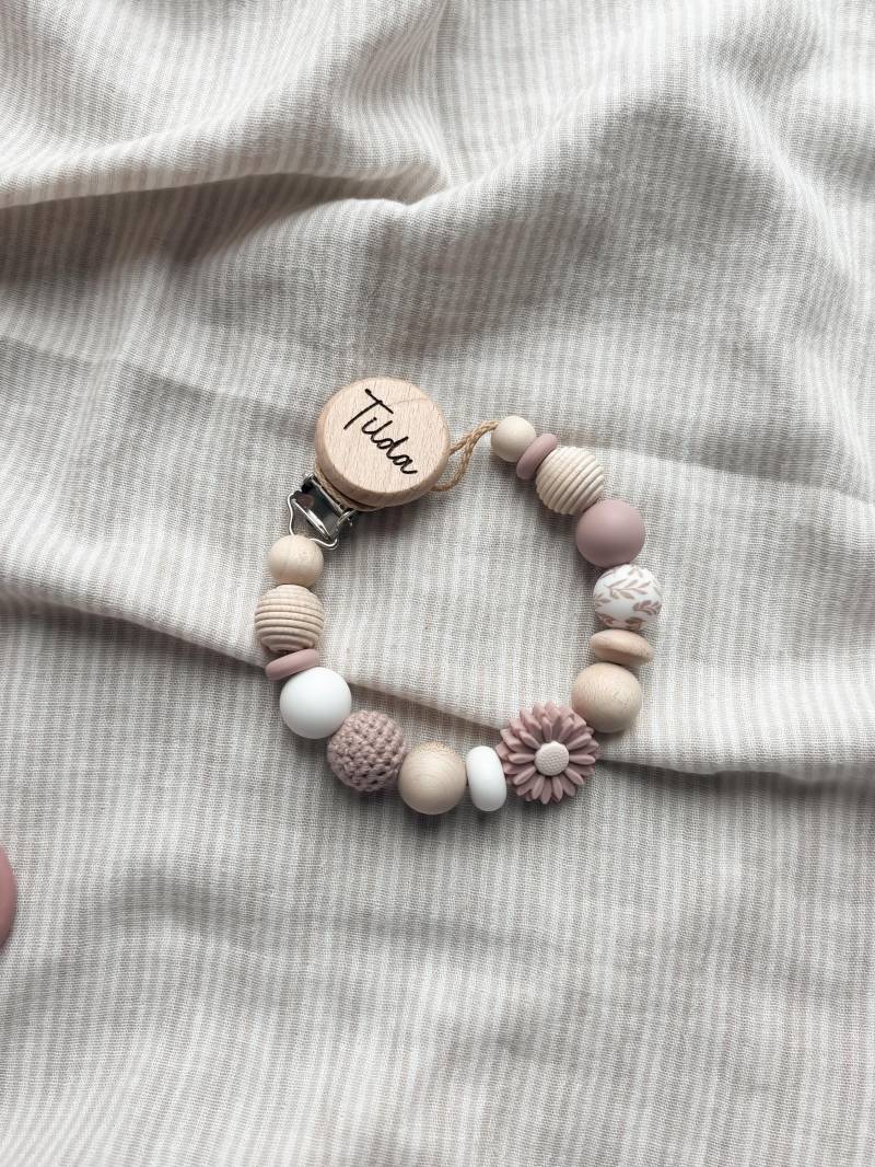 Schnullerkette Mit Namen Personalisiert - Blume Alt Rosa Geschenk Geburt Für Mädchen von Etsy - LeukkStudio