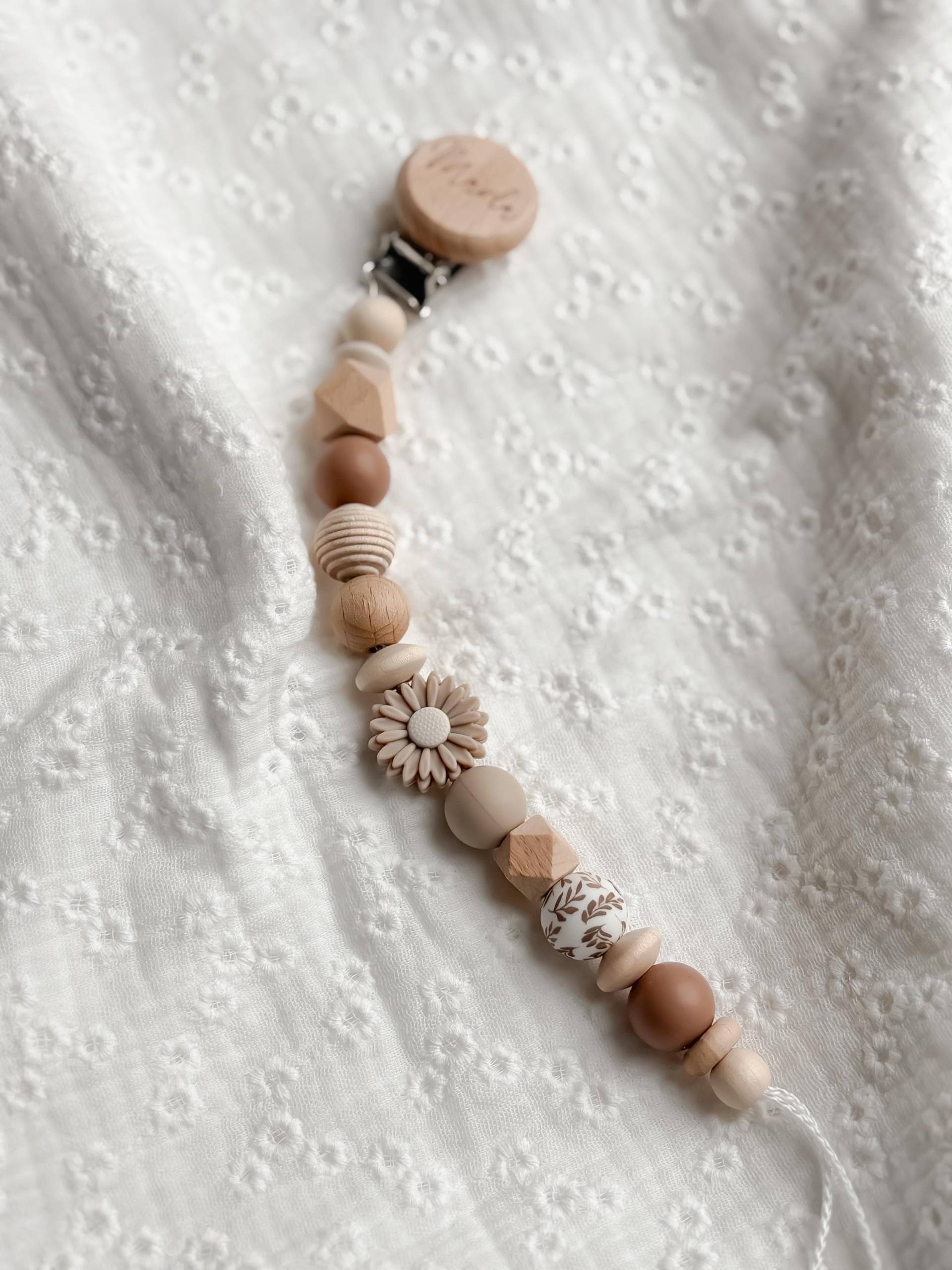 Schnullerkette Mit Namen Personalisiert - Blume Beige Braun Geschenk Geburt von Etsy - LeukkStudio