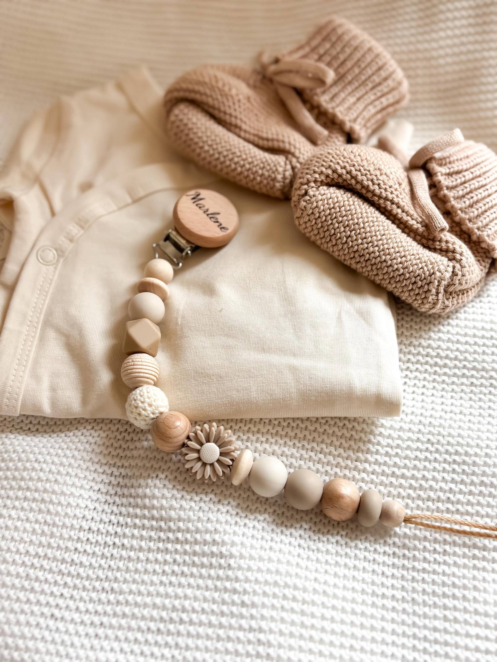 Schnullerkette Mit Namen - Personalisiert Blume Beige Geschenke Zur Geburt Und Taufe von Etsy - LeukkStudio