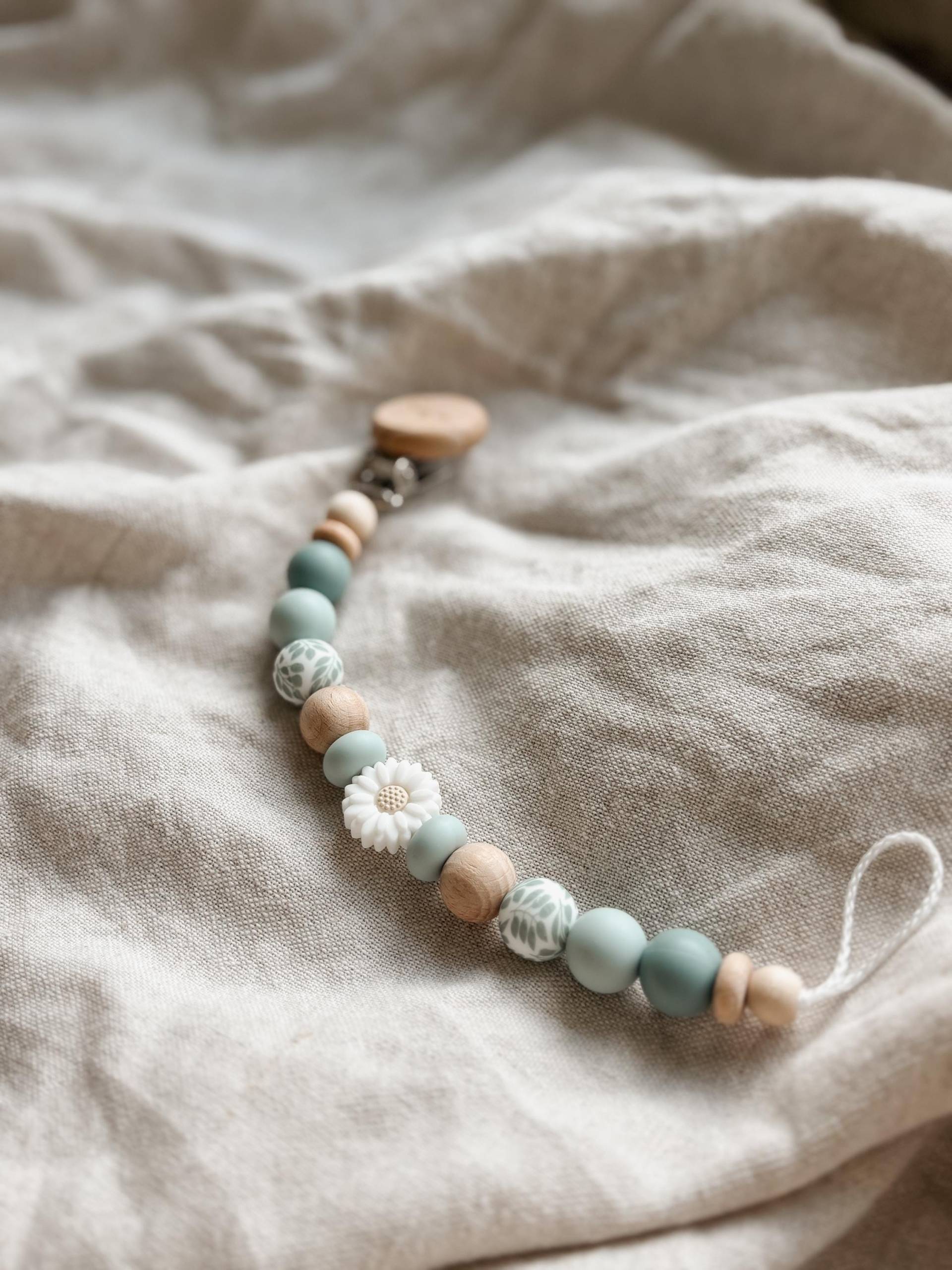 Schnullerkette Mit Namen Personalisiert -Blume Blau - Geschenk Idee von Etsy - LeukkStudio