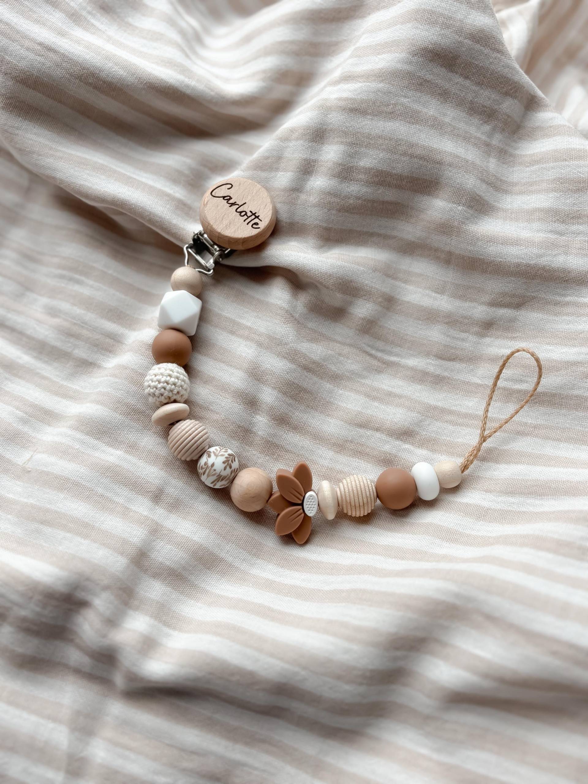 Schnullerkette Mit Namen Personalisiert - Blume Braun Geschenk Geburt Taufe von Etsy - LeukkStudio
