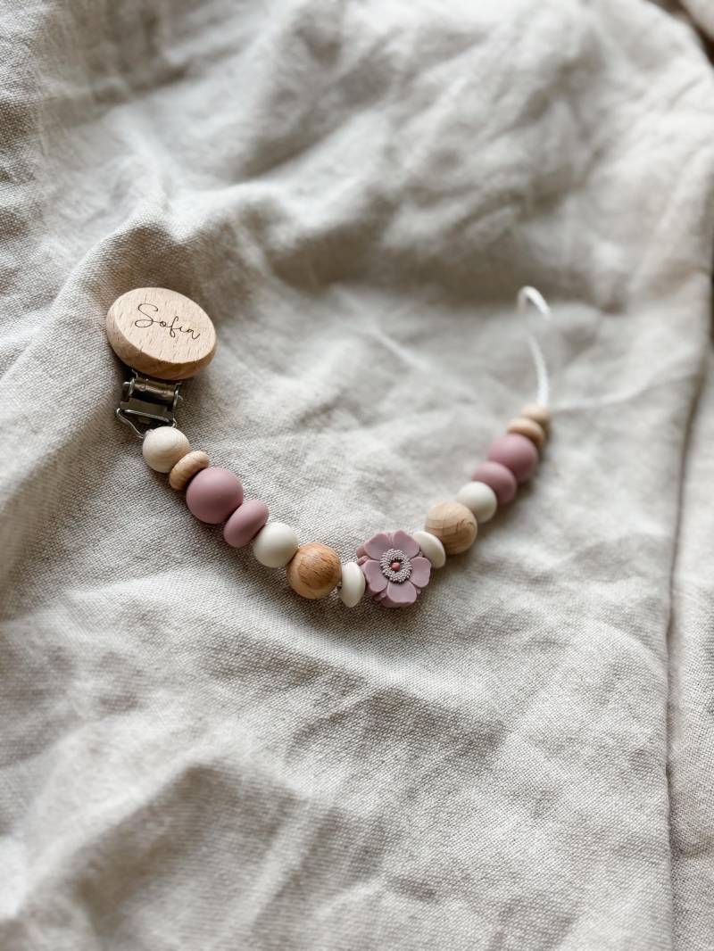 Schnullerkette Mit Namen Personalisiert - Blume Lila Mädchen Geschenk Geburt von Etsy - LeukkStudio
