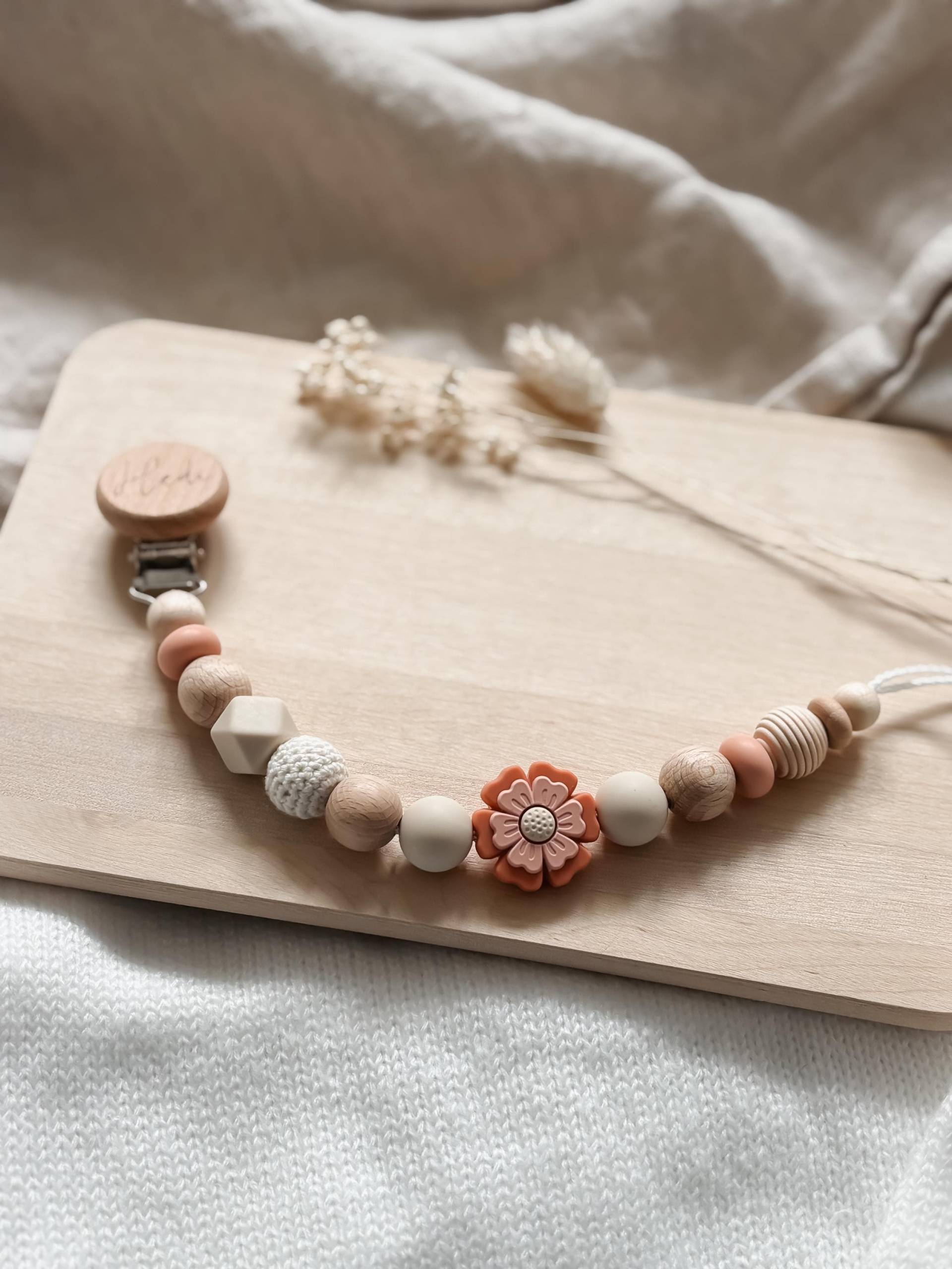 Schnullerkette Mit Namen Personalisiert - Blume Rosa Abrikosenfarbe Geschenk Geburt von Etsy - LeukkStudio